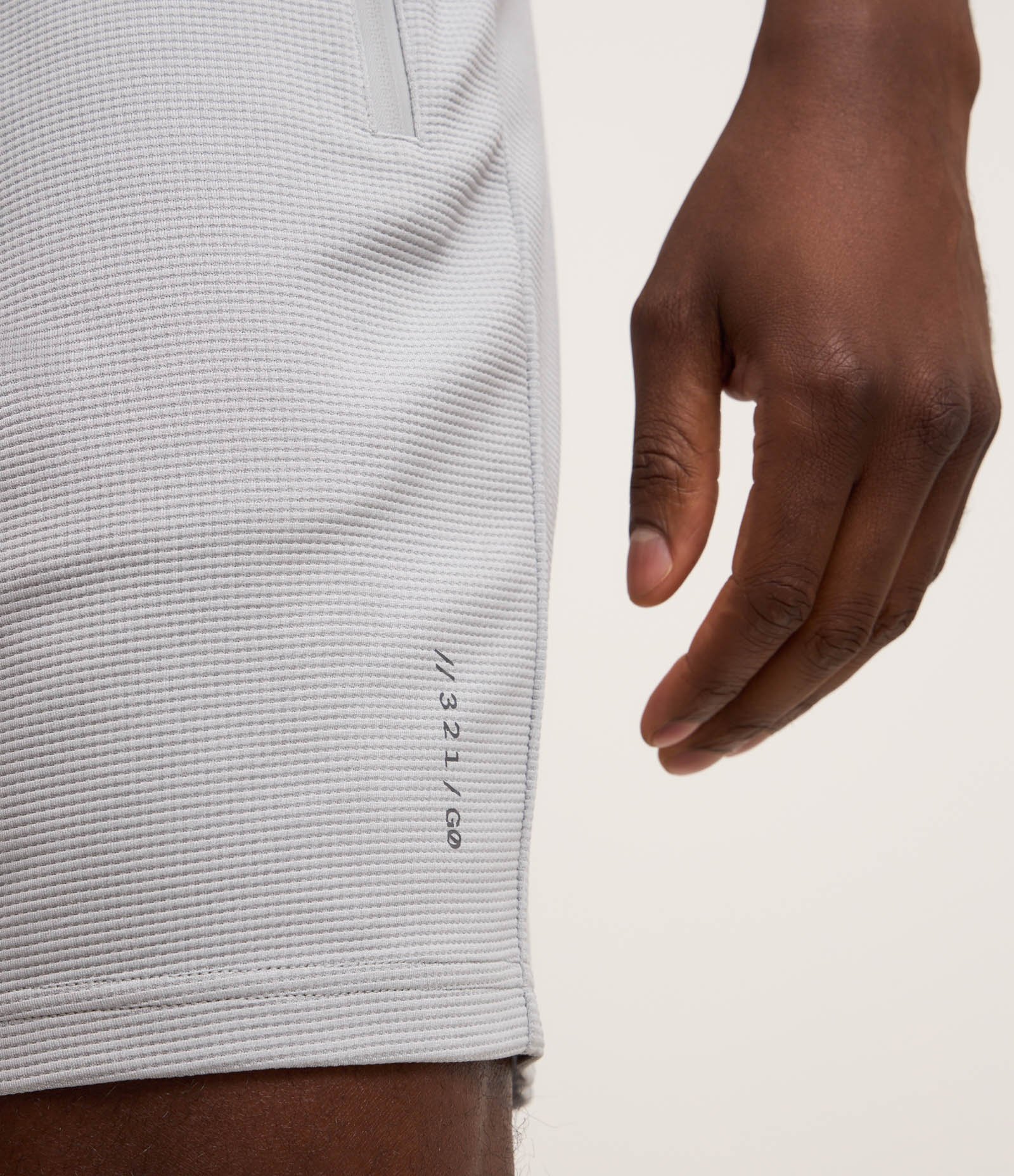 Bermuda Esportiva Texturizada com Cós Elástico e Zíper no Bolso 5