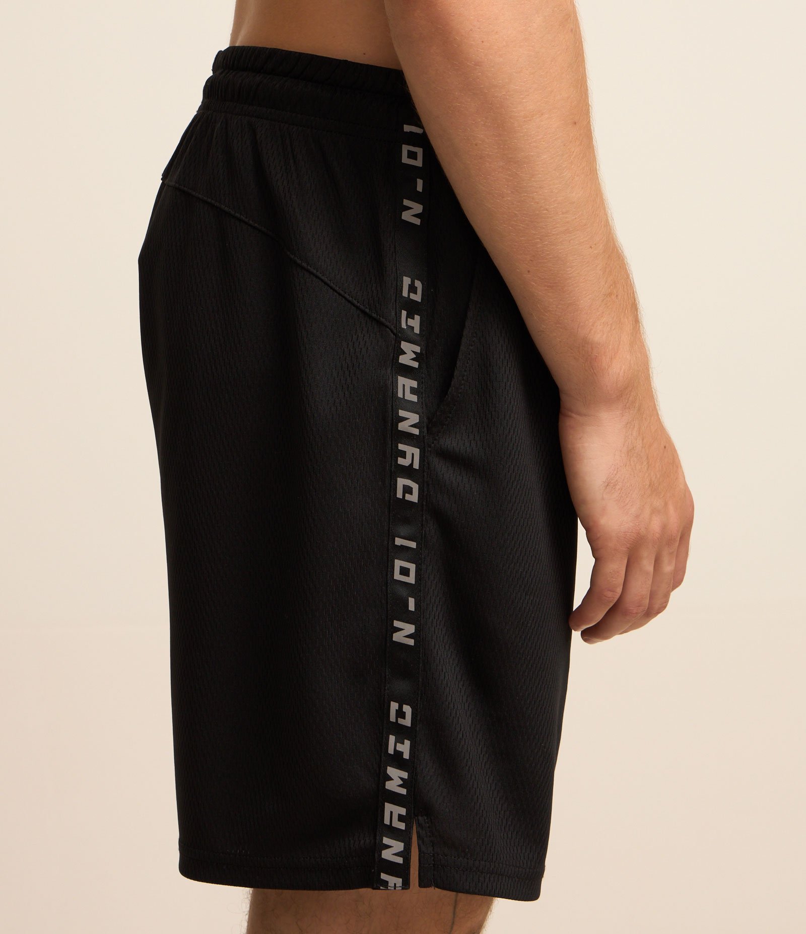 Bermuda Esportiva em Tecnologia Dry com Estampa Lateral Lettering Preto 4