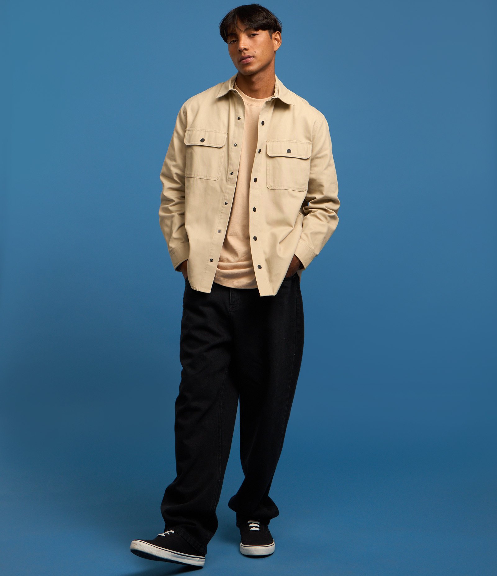 Camisa em Sarja com Botões e Bolsos Bege 7