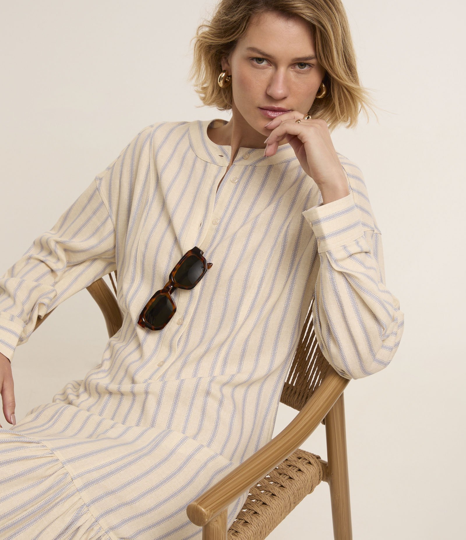 Vestido Chemise Midi Manga 3/4 em Viscolinho Listrado Branco/ Azul 1