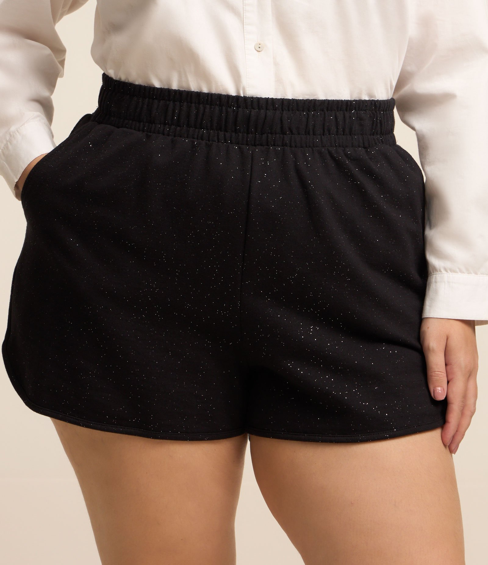 Short em Moletinho com Glitter Curve & Plus Size Preto 2