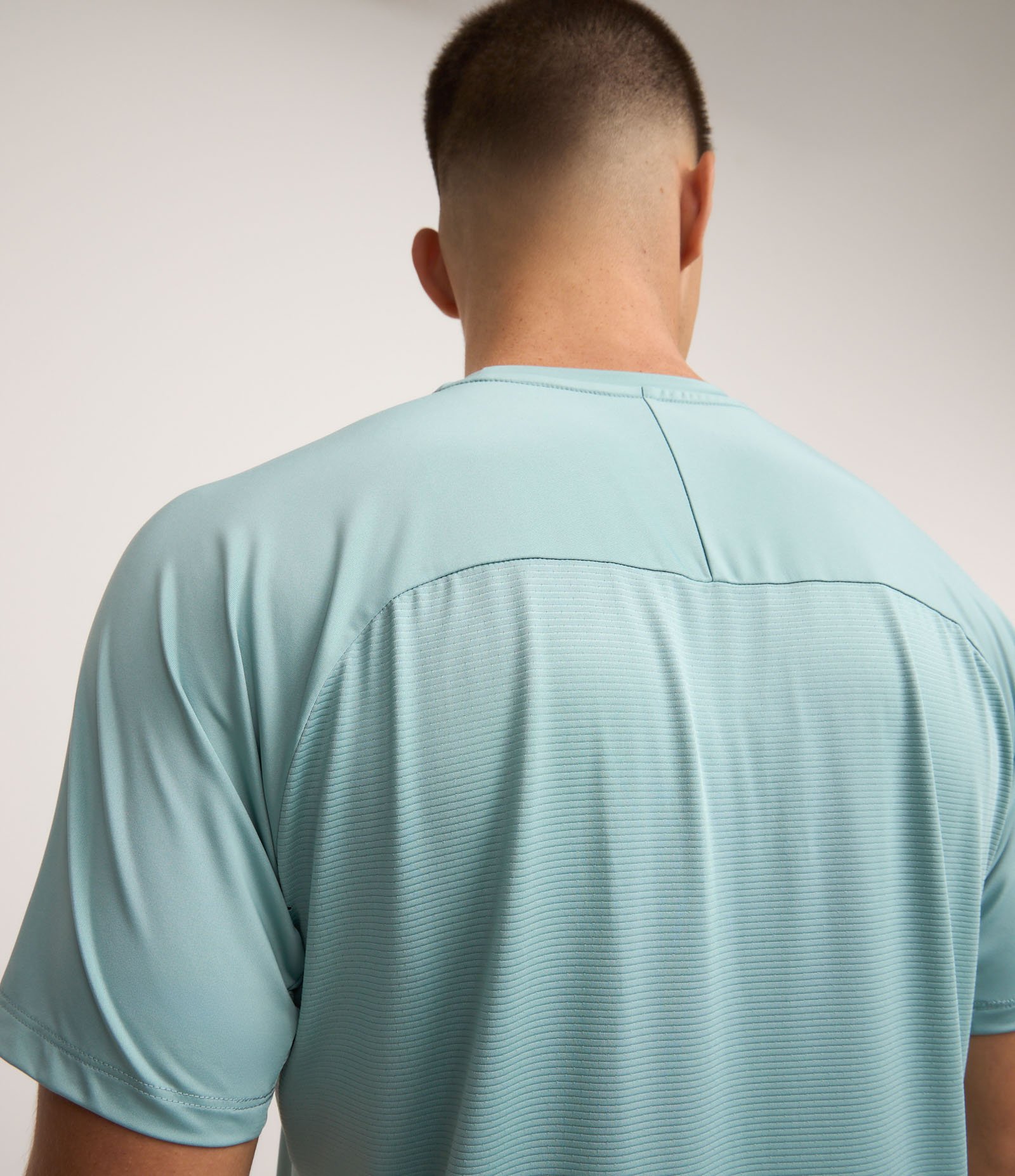 Camiseta Esportiva em Tecnologia Dry com Estampa Laser Curt e Cava Raglan Azul 3
