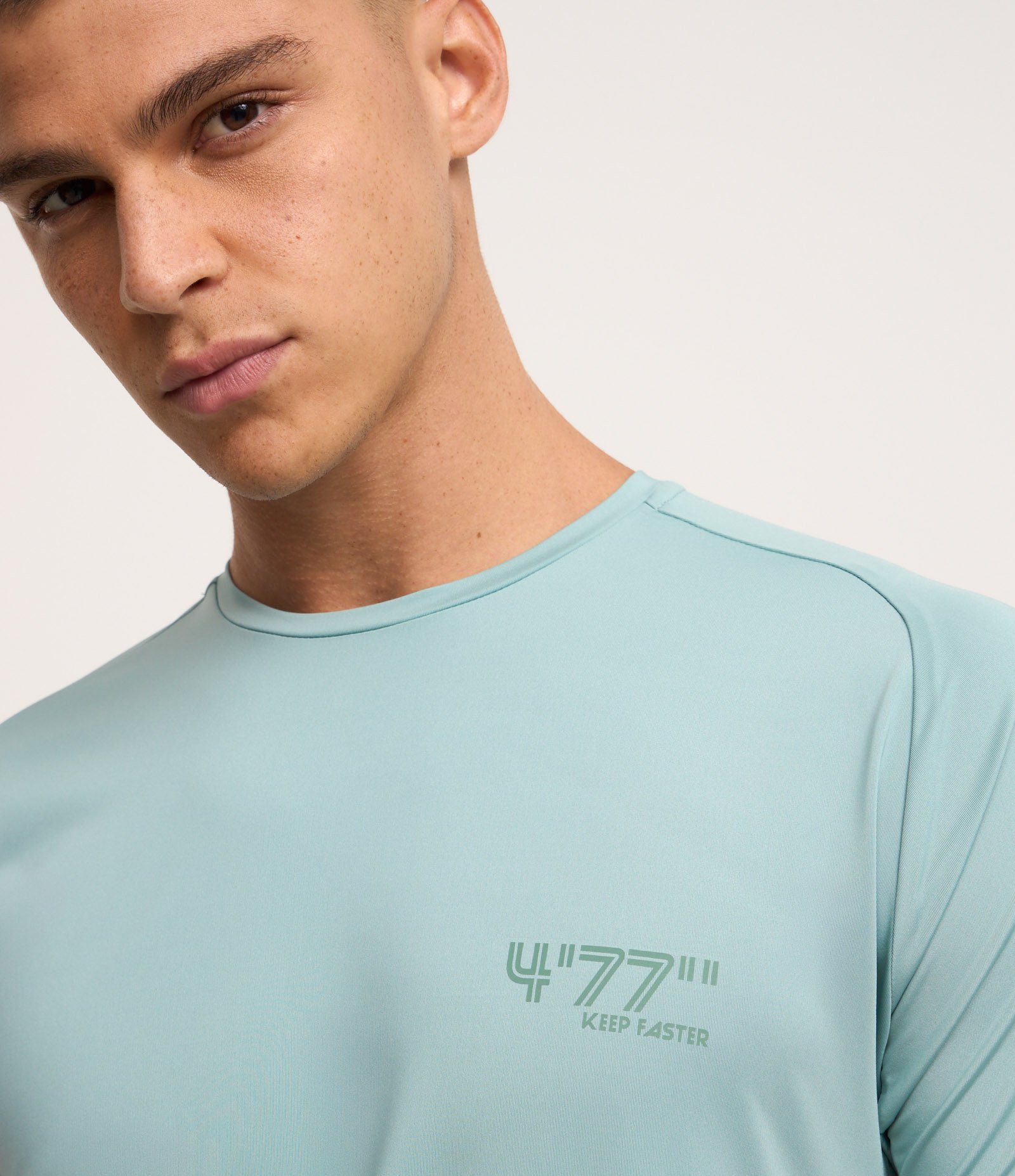Camiseta Esportiva em Tecnologia Dry com Estampa Laser Curt e Cava Raglan Azul 4