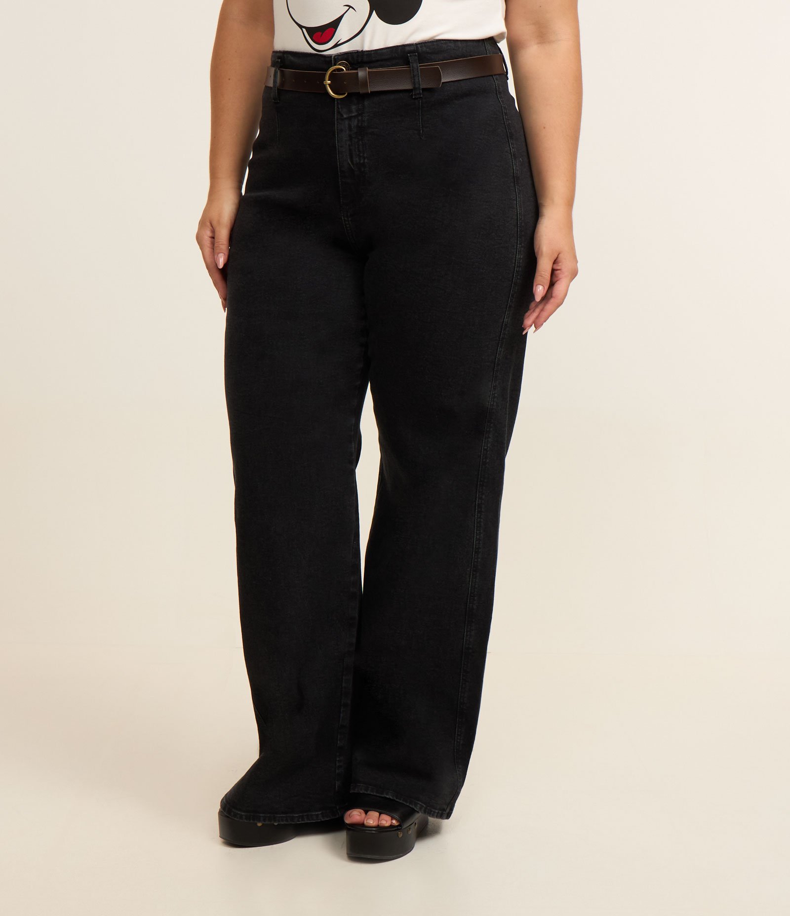 Calça Wide Leg em Jeans com Cinto Curve & Plus Size Preto 2