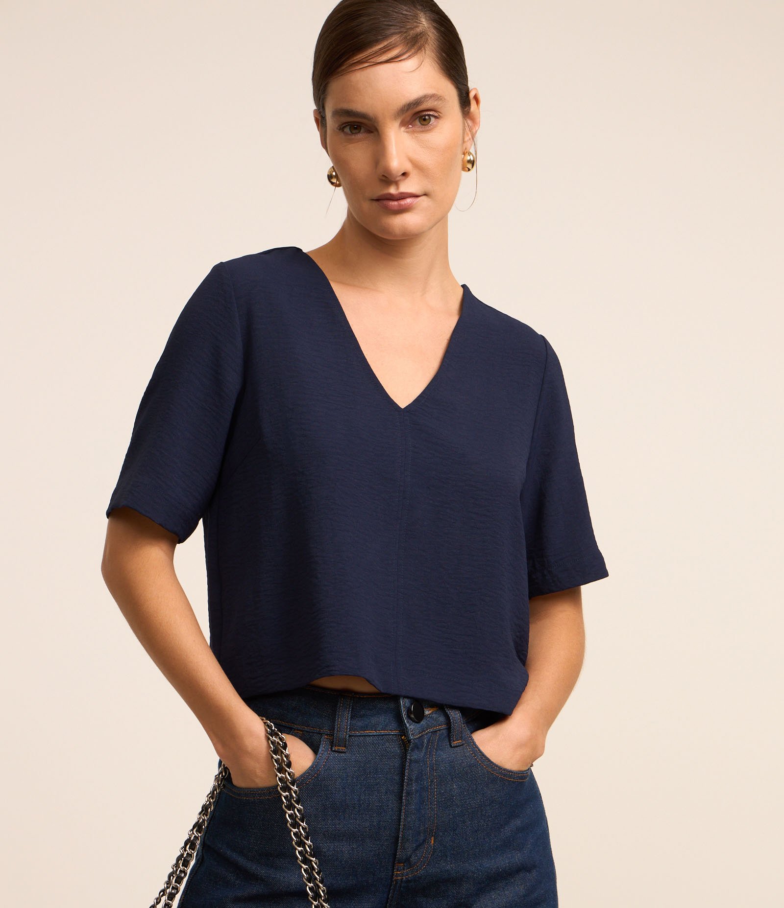 Blusa em Crepe com Decote V Azul Marinho 1