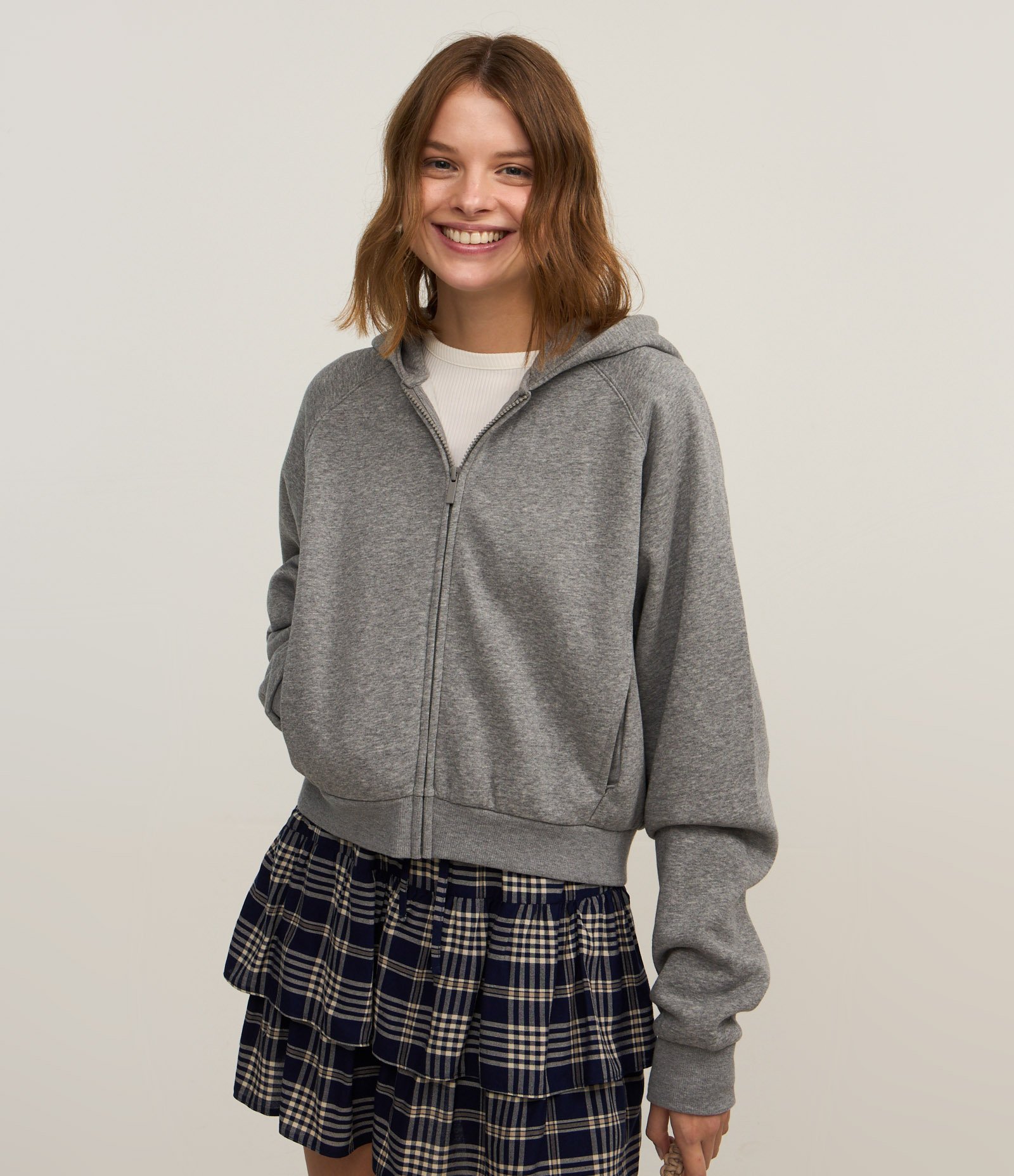 Casaco em Moletom com Capuz e Bolso Canguru Cinza 1