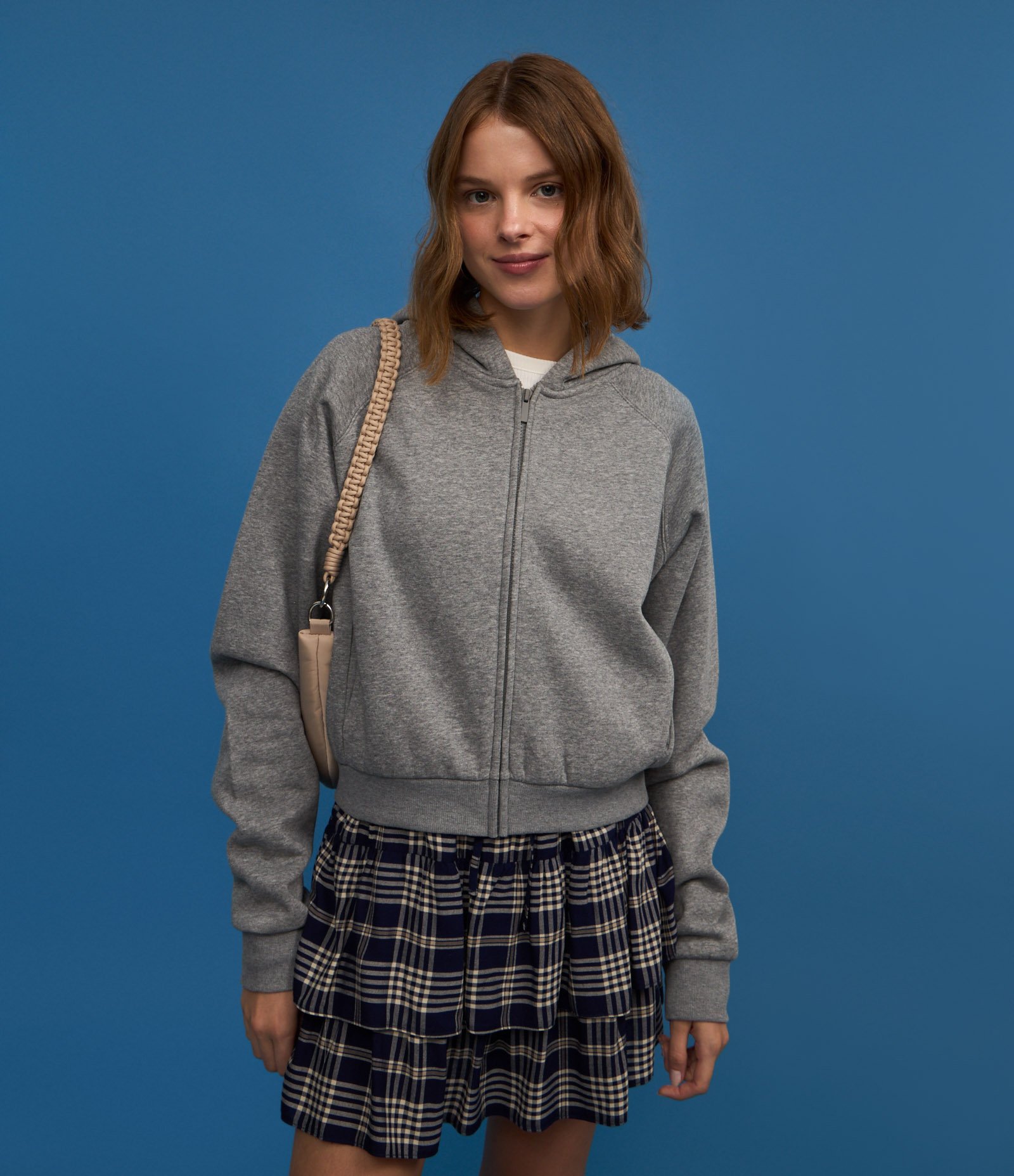 Casaco em Moletom com Capuz e Bolso Canguru Cinza 3