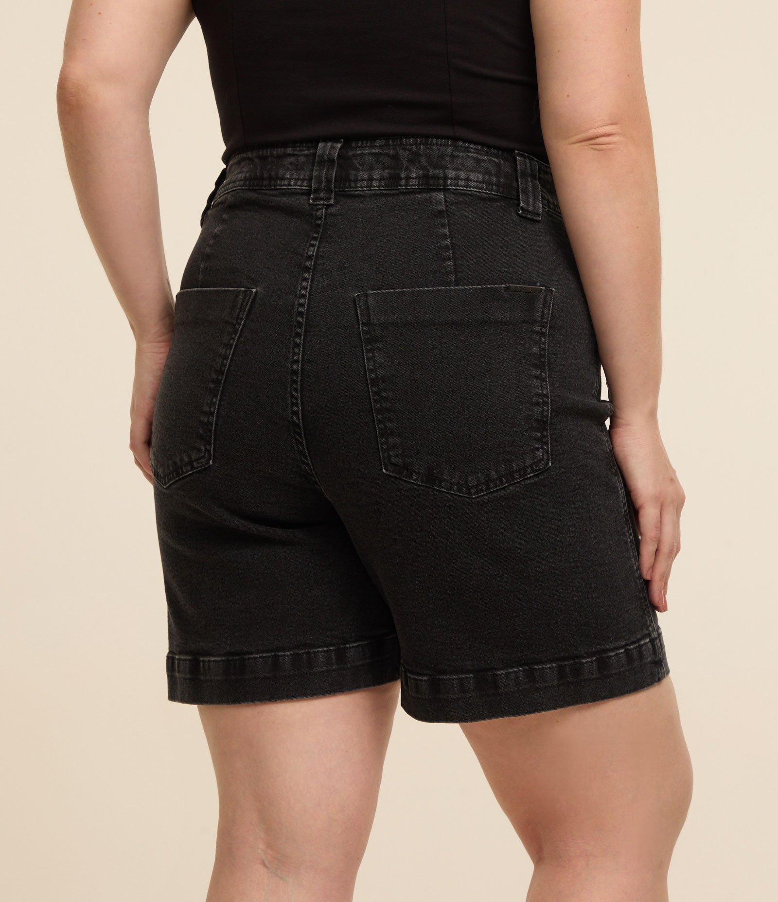 Bermuda Jeans com Elastano e Barra Larga Curve & Plus Size Preto 3