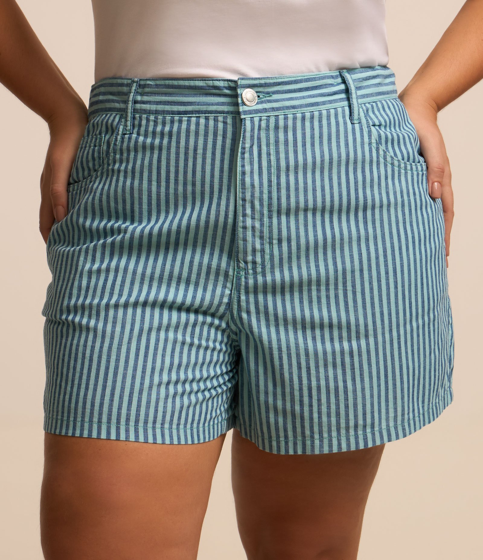 Short Mom Jeans com Estampa Listrada Curve & Plus Size Azul 2