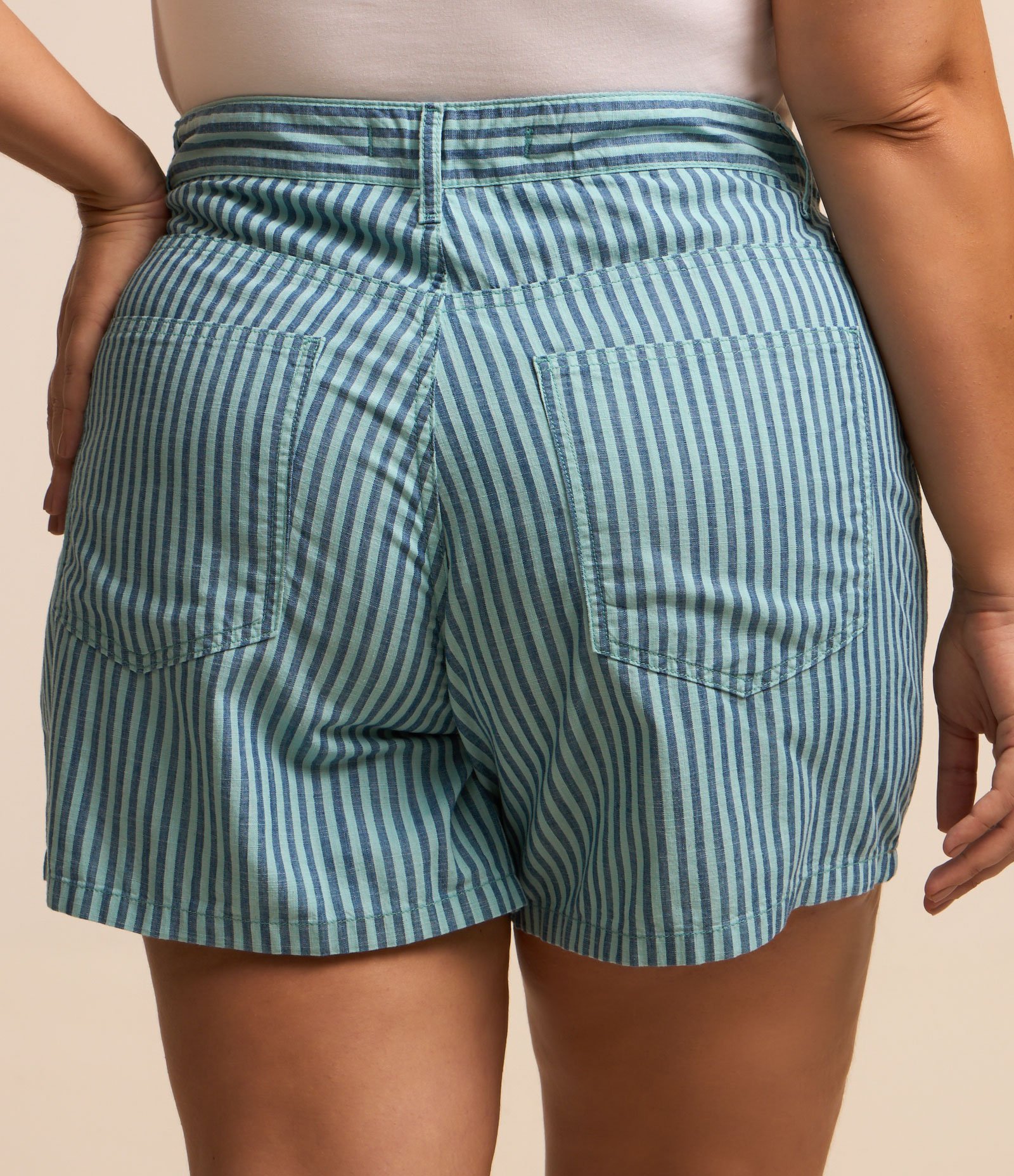 Short Mom Jeans com Estampa Listrada Curve & Plus Size Azul 3