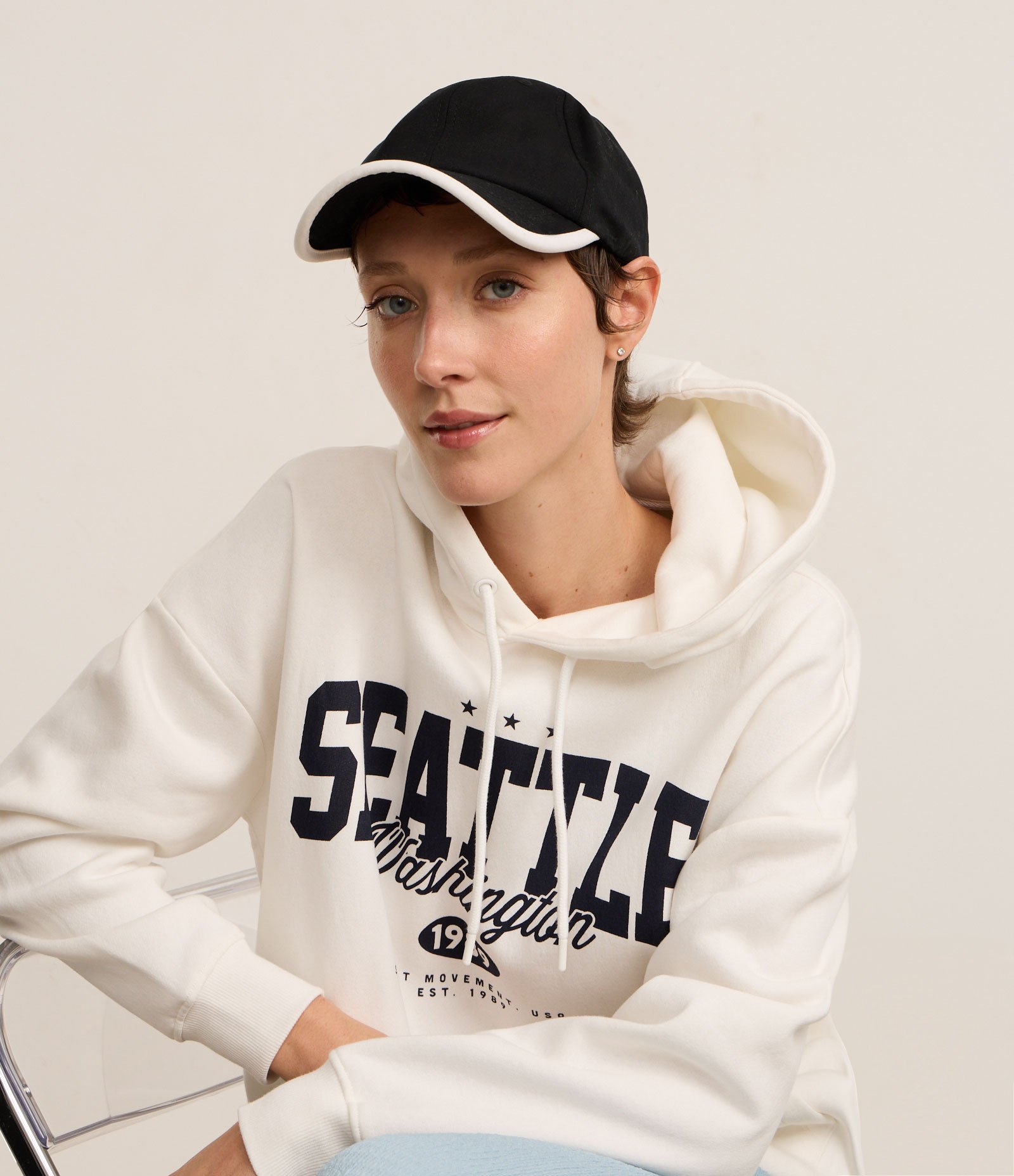 Boné Aba Curva em Sarja com Detalhe Contrastante na Borda Preto 1