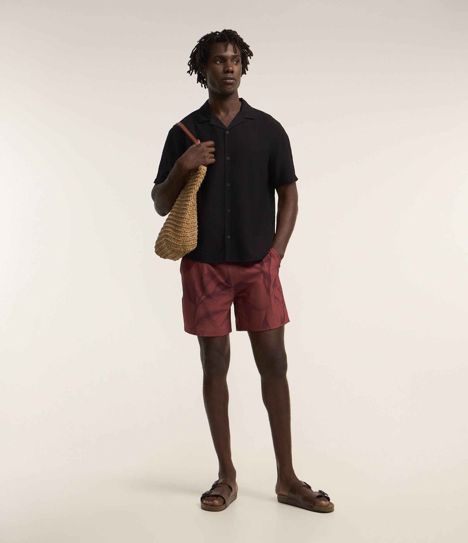 Bermuda em Microfibra com Cós Elástico e Estampa de Folhagem Vermelho 1