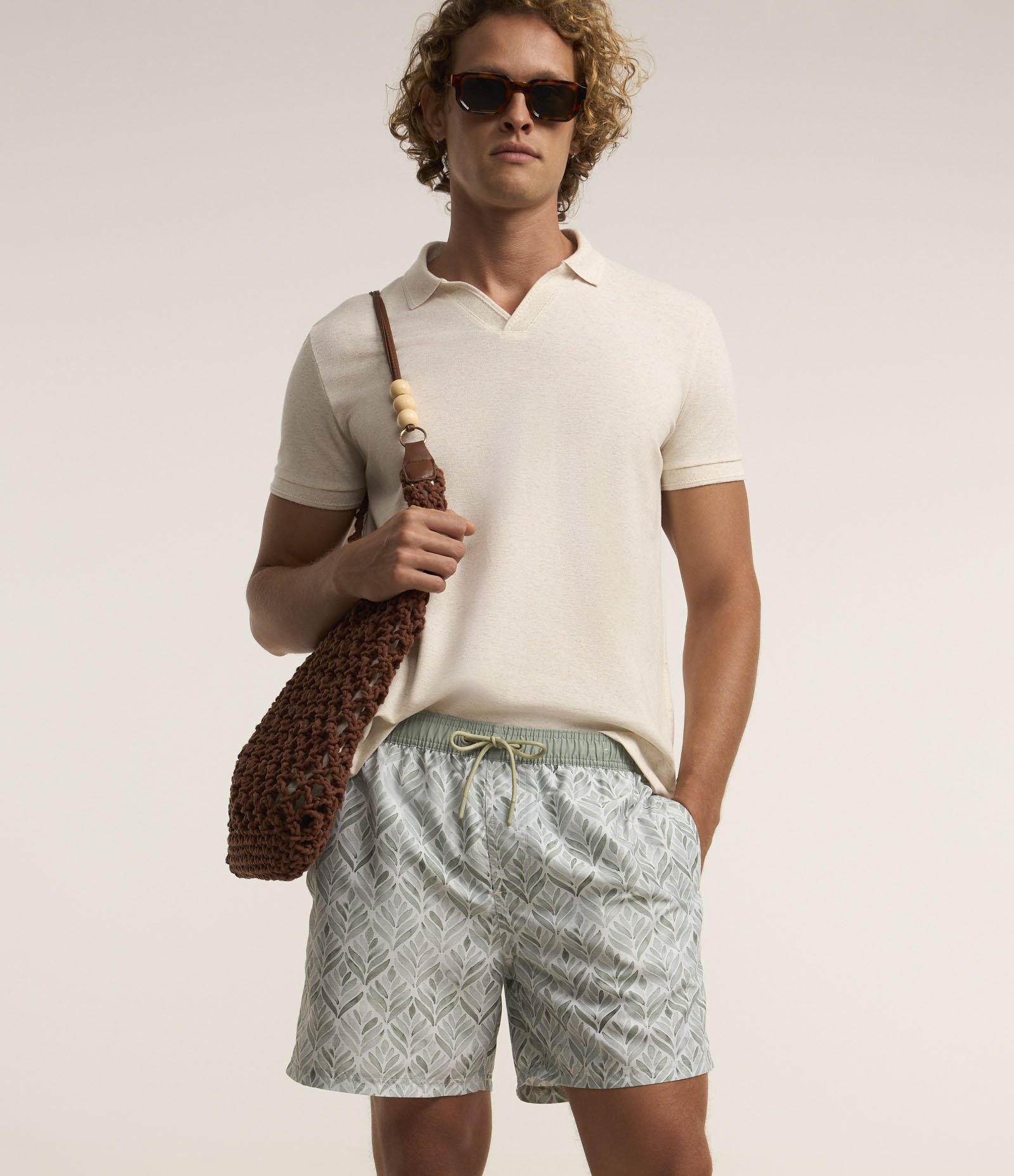 Bermuda em Microfibra com Cós Elástico e Estampa Floral Verde 2