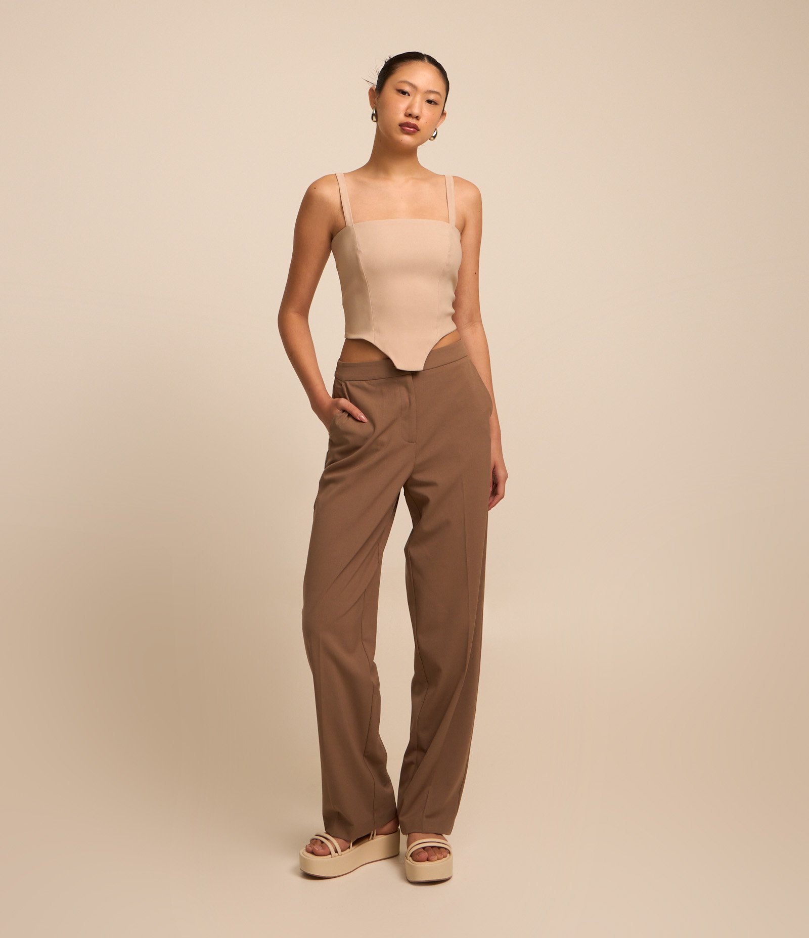 Calça Reta Alfaiatada com Bolsos e Frisos 1