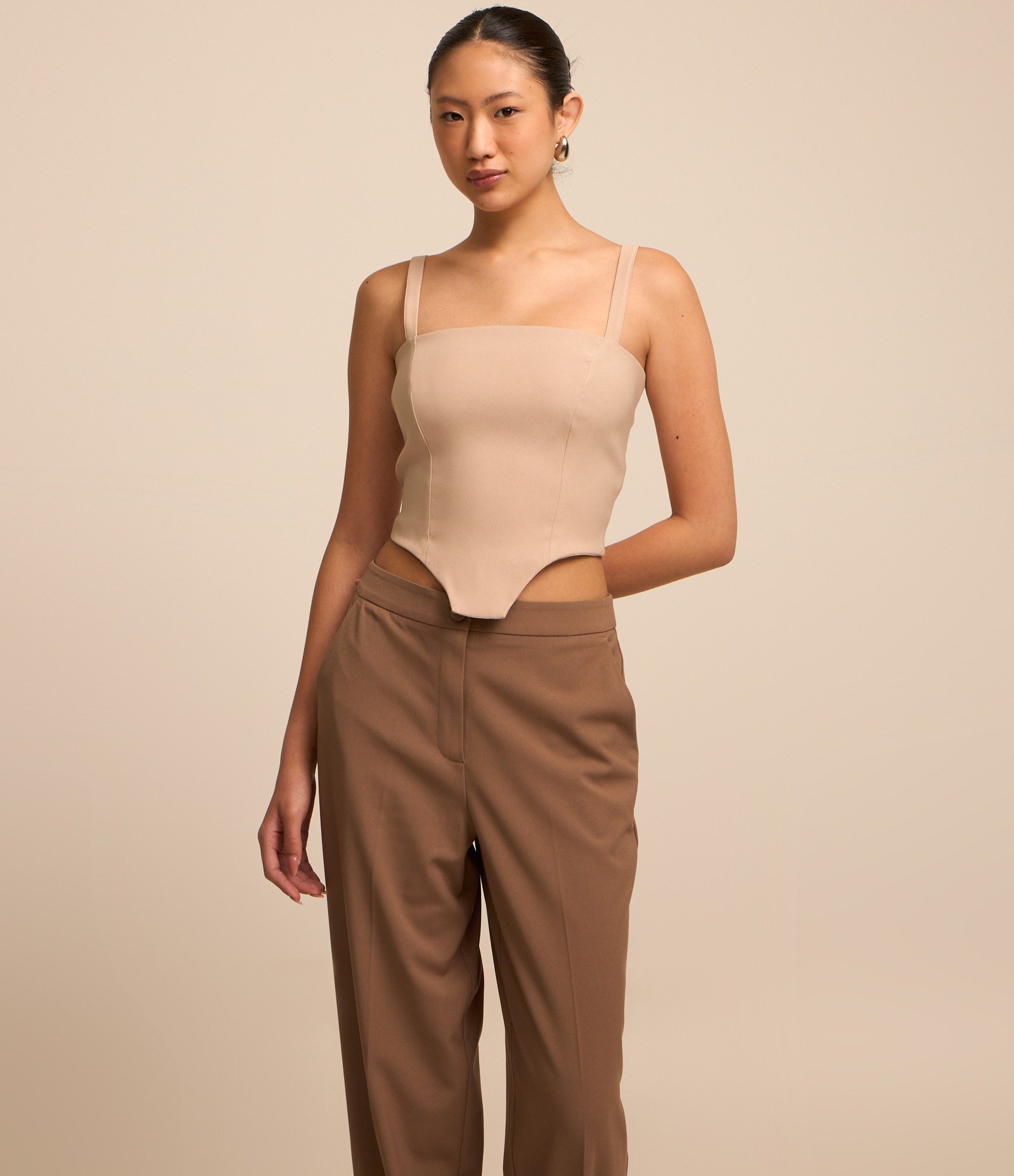 Calça Reta Alfaiatada com Bolsos e Frisos 2