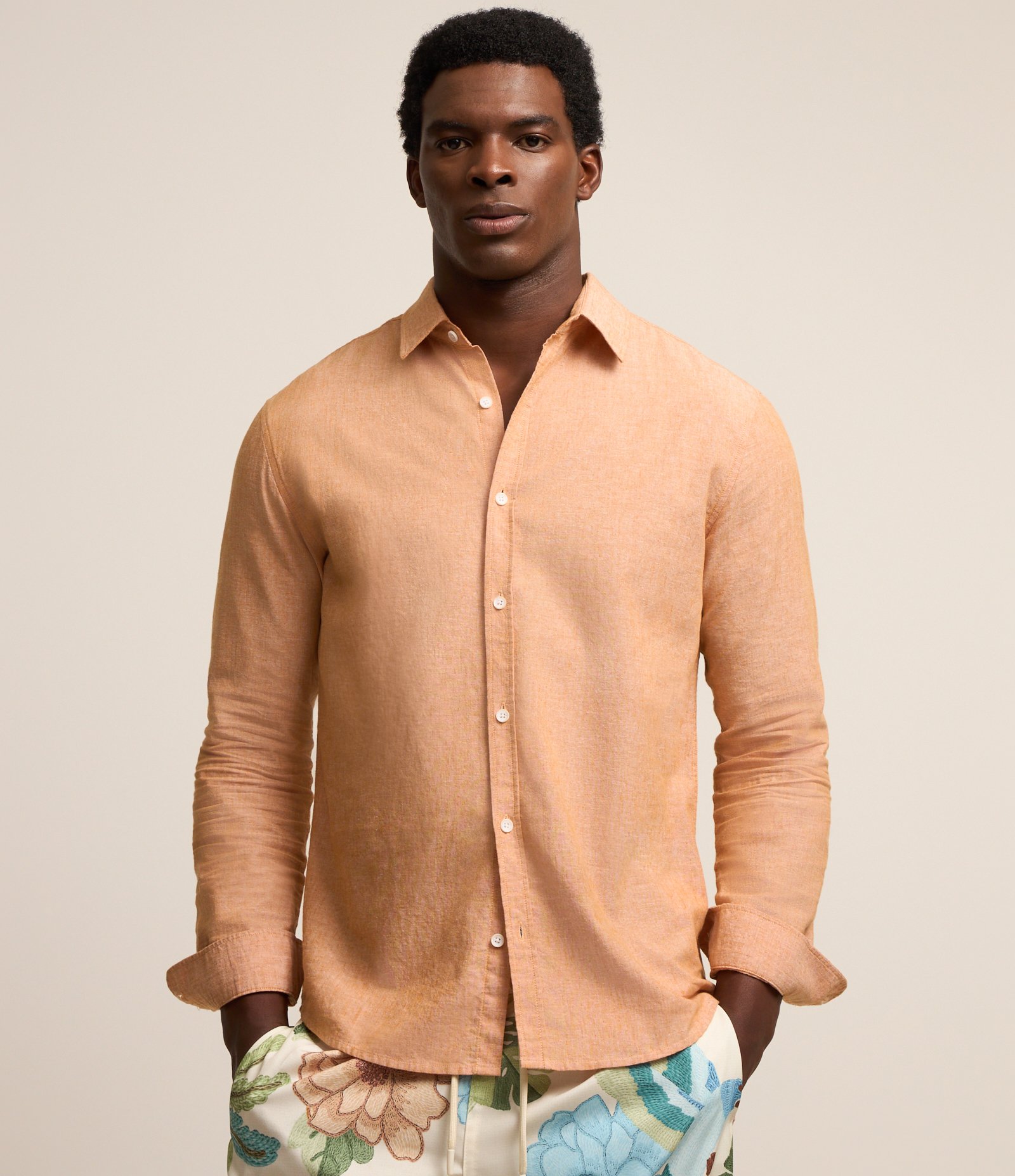 Camisa Regular Básica em Linho com Gola Colarinho 2