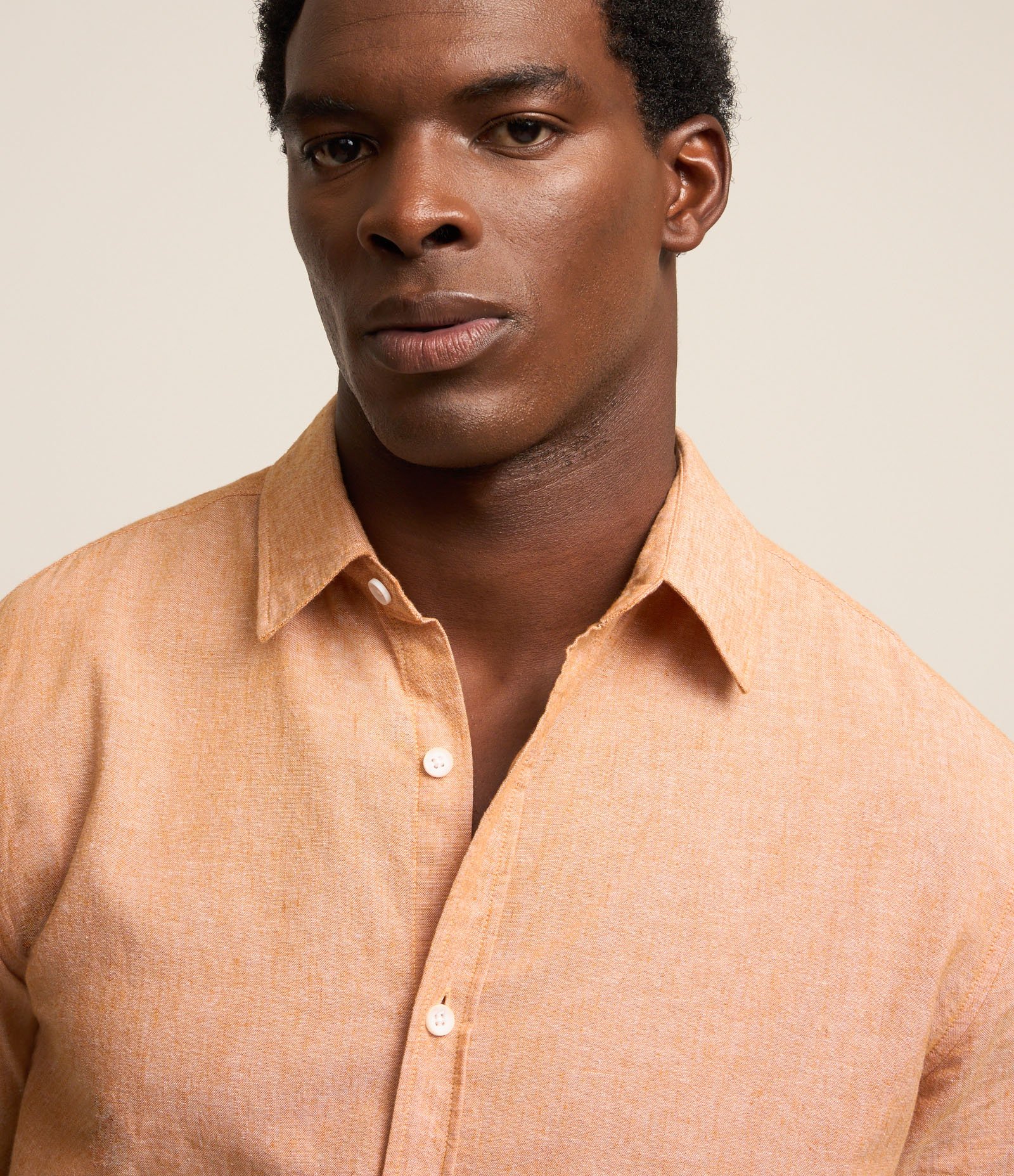 Camisa Regular Básica em Linho com Gola Colarinho 4