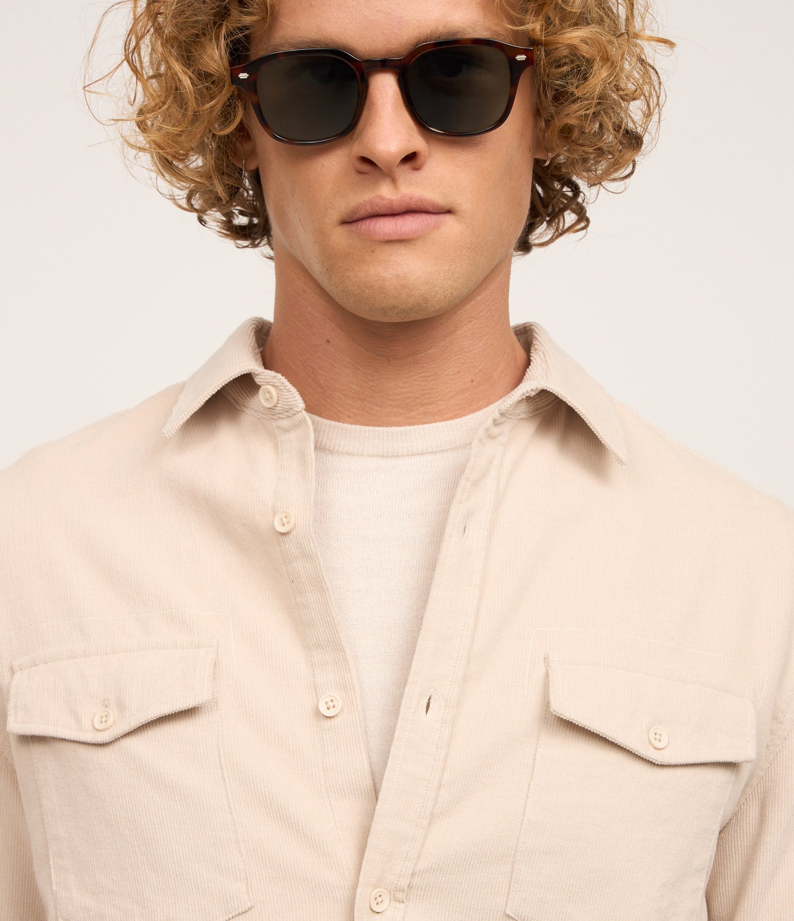 Camisa Comfort em Veludo com Bolsos Frontais Off White 3