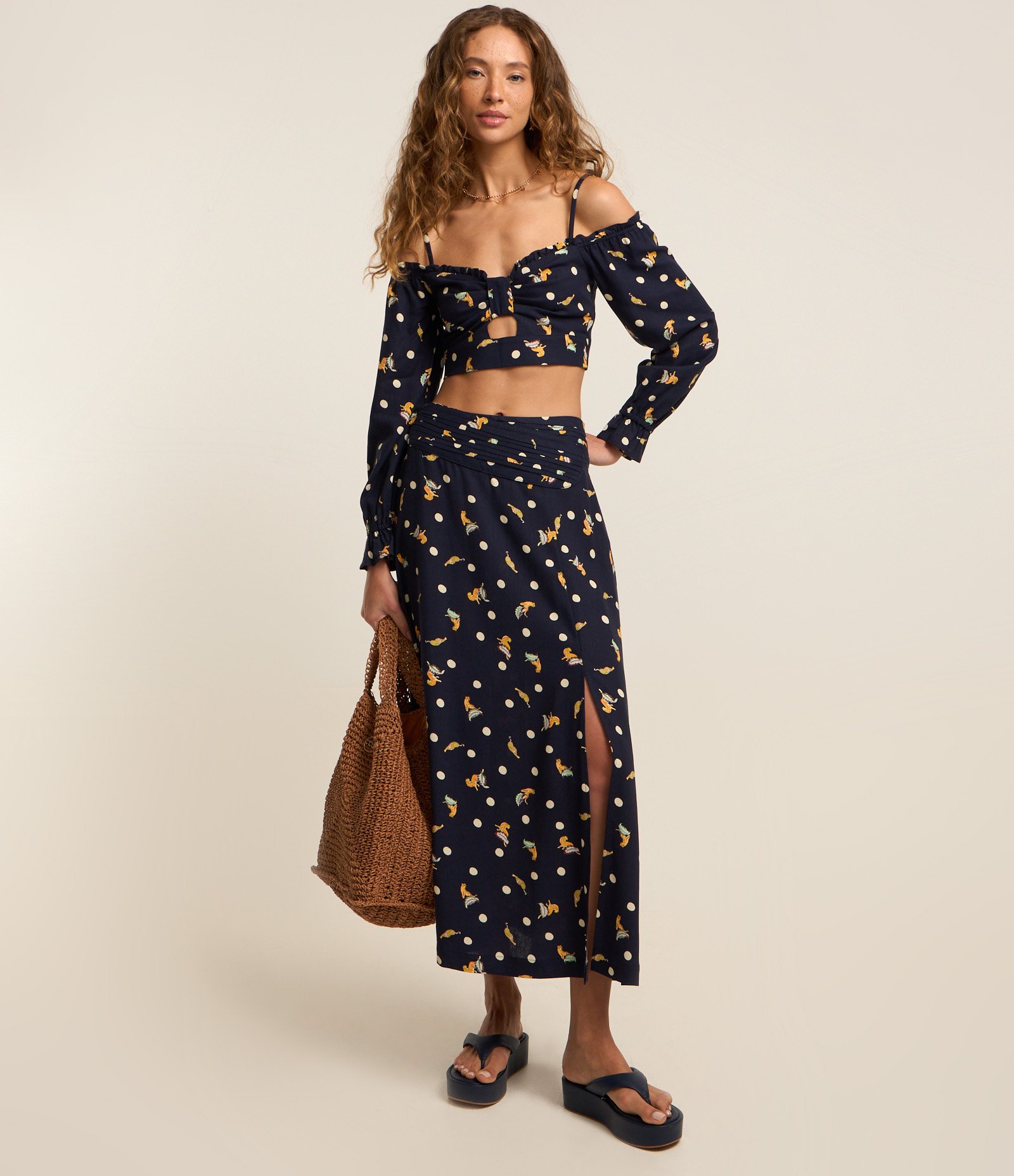 Blusa Cropped em Viscose e Linho com Estampa de Oncinhas Azul Marinho 2