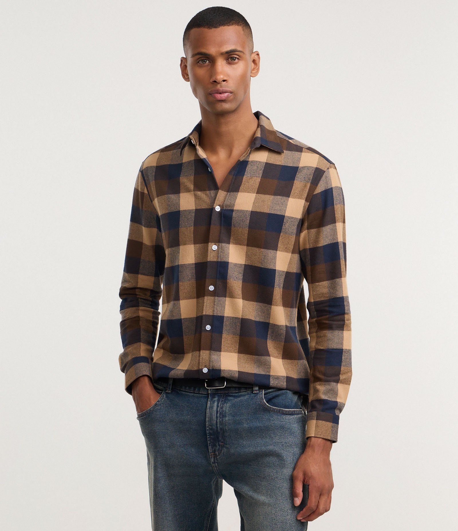 Camisa Comfort em Algodão com Estampa Xadrez e Manga Longa Marrom/Azul 1
