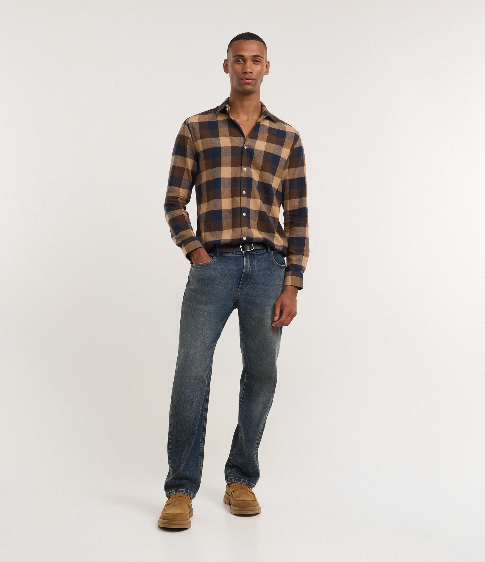Camisa Comfort em Algodão com Estampa Xadrez e Manga Longa Marrom/Azul 2