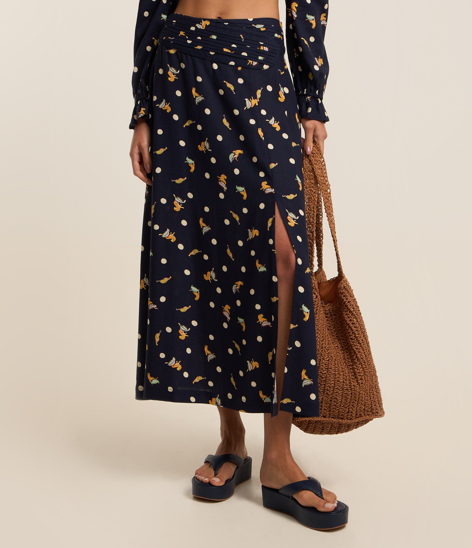 Saia New Midi em Viscose e Linho com Estampa de Oncinhas Azul Marinho 3