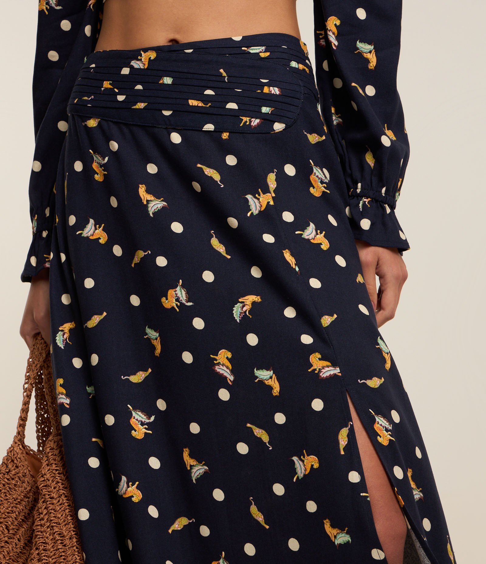 Saia New Midi em Viscose e Linho com Estampa de Oncinhas Azul Marinho 4