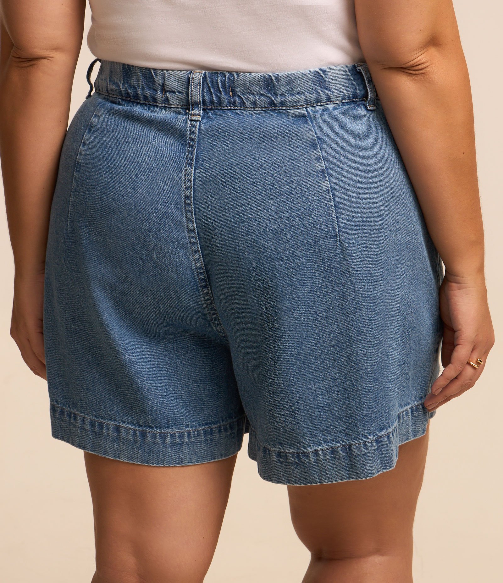 Short em Jeans com Flores Bordadas Curve & Plus Size Azul 3