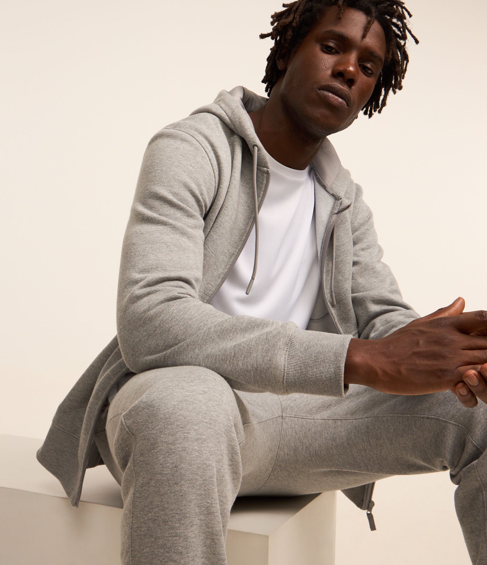 Casaco Básico em Moletom com Capuz e Zíper Frontal Cinza Médio 3