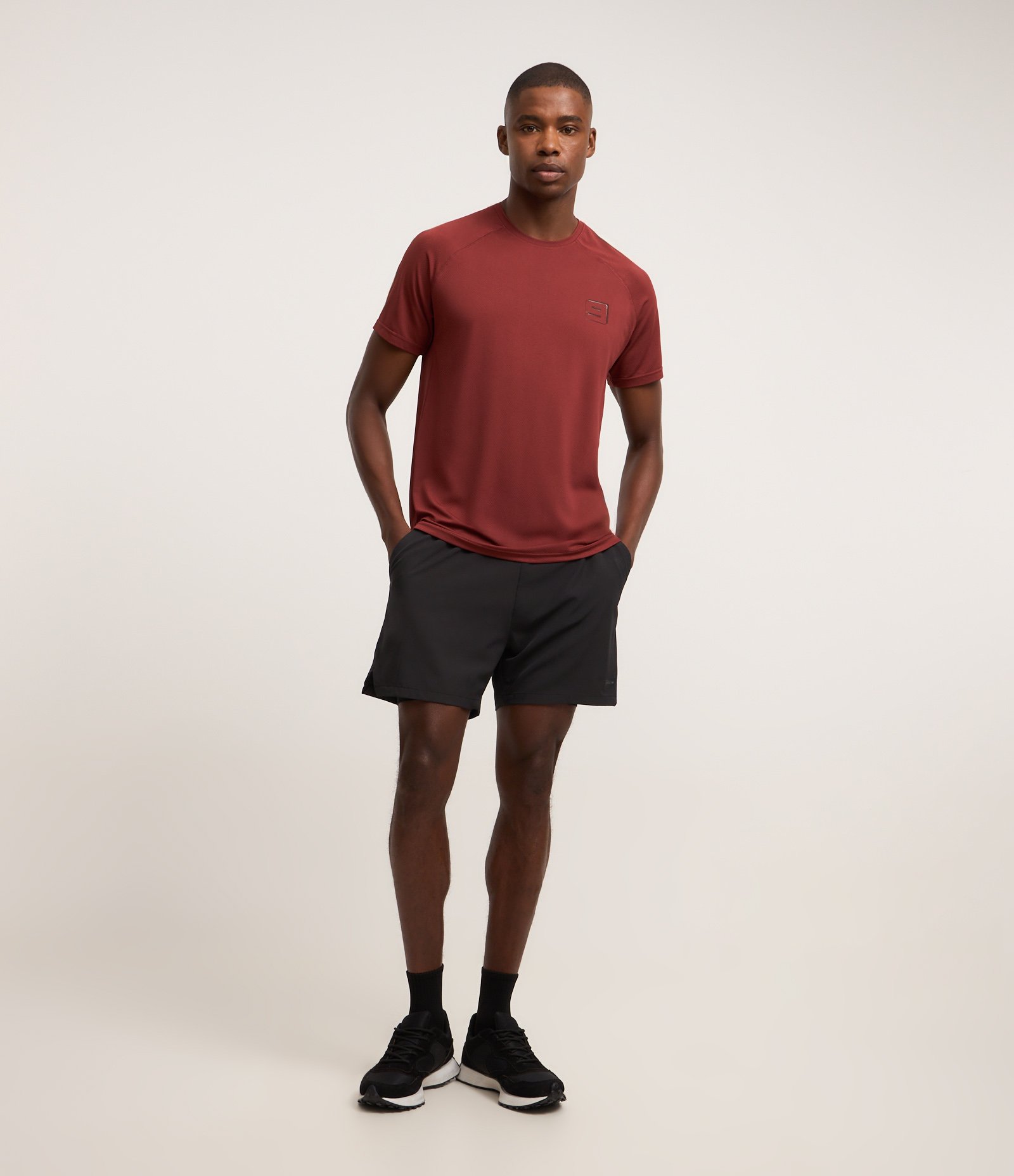 Camiseta Esportiva em Tecnologia Dry com Textura e Estampa Lettering Refletiva Vermelho 2