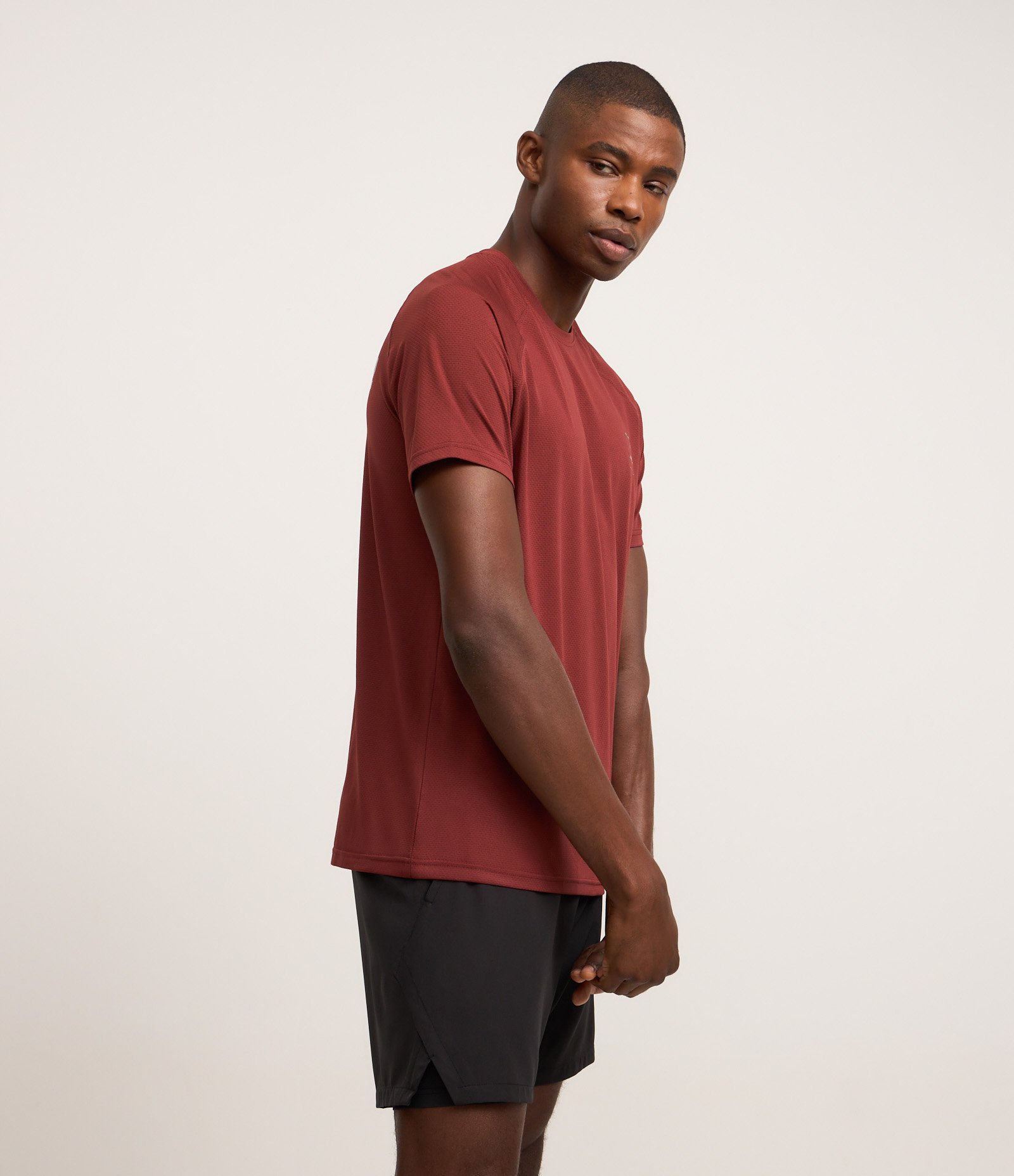 Camiseta Esportiva em Tecnologia Dry com Textura e Estampa Lettering Refletiva Vermelho 4