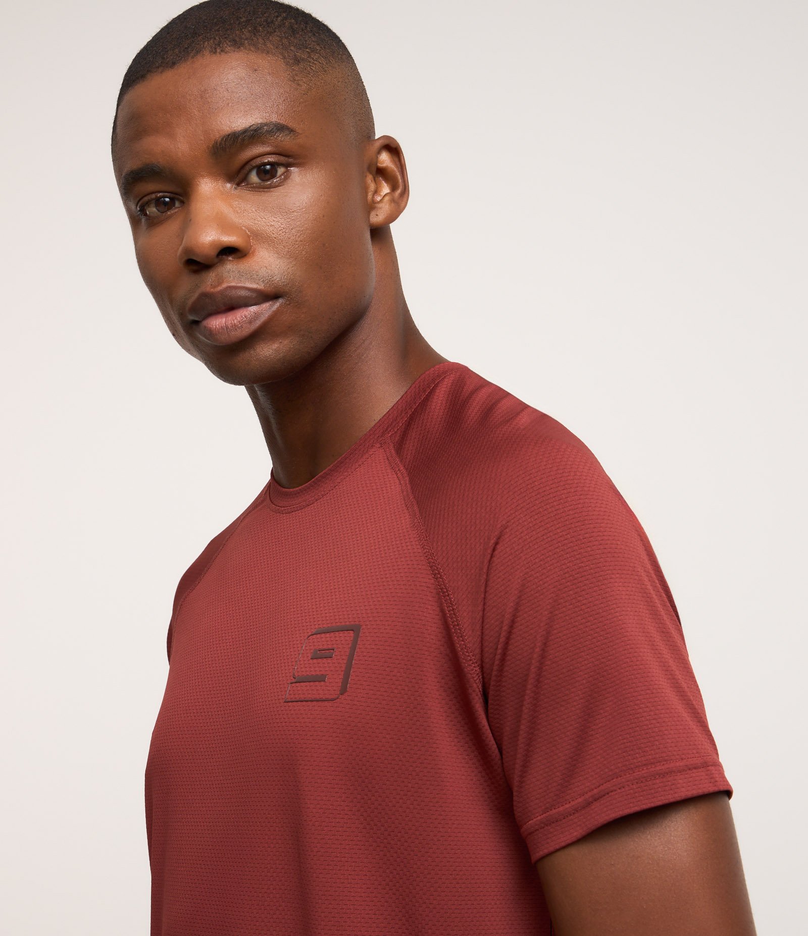 Camiseta Esportiva em Tecnologia Dry com Textura e Estampa Lettering Refletiva Vermelho 5