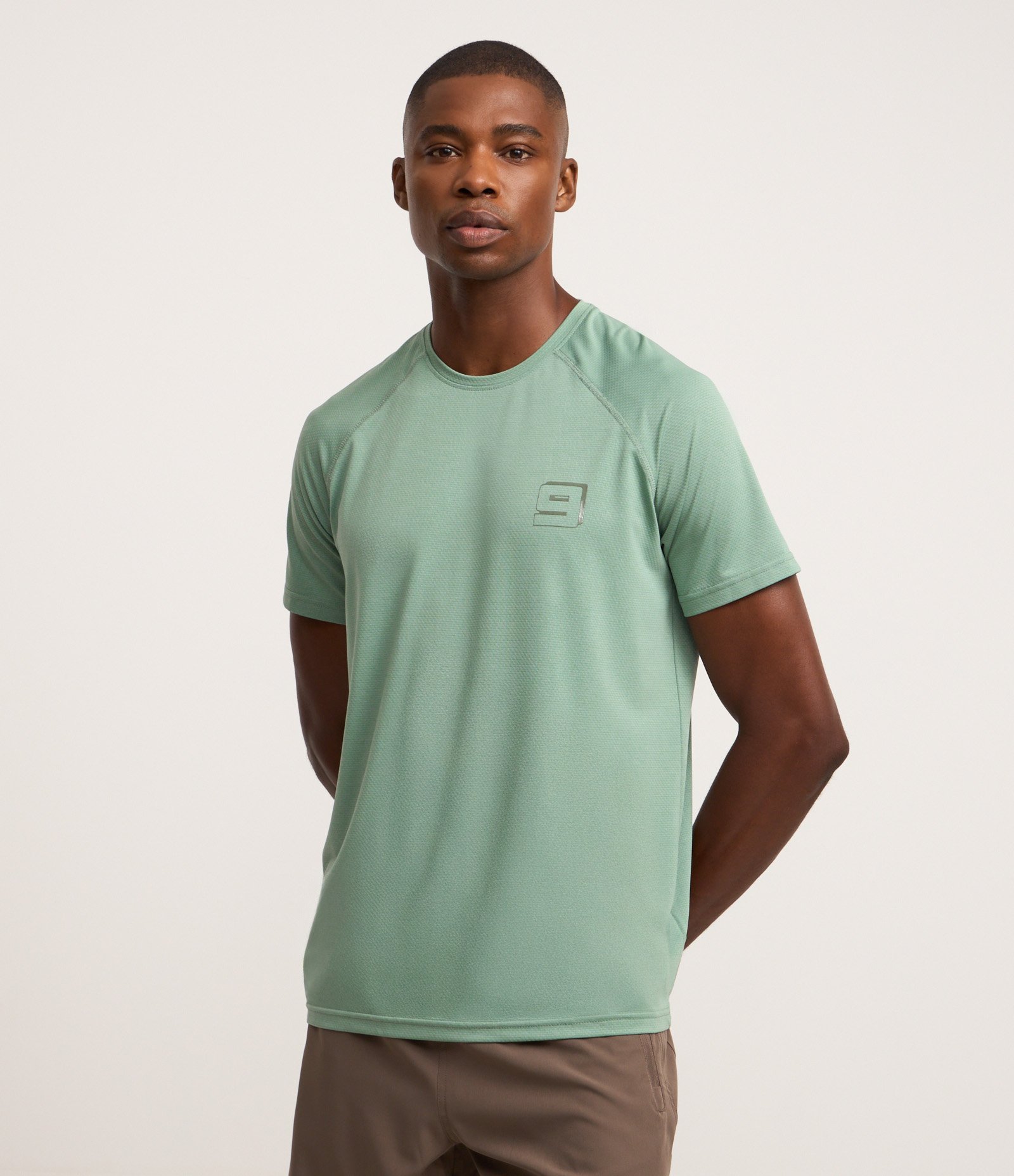 Camiseta Esportiva em Tecnologia Dry com Textura e Estampa Lettering Refletiva Cinza 1