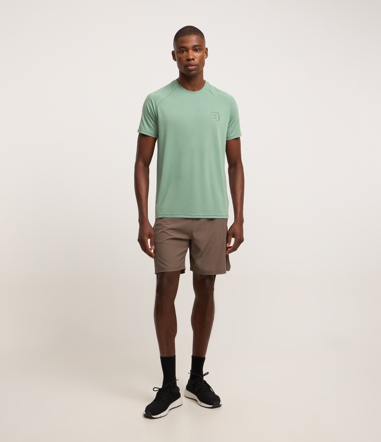 Camiseta Esportiva em Tecnologia Dry com Textura e Estampa Lettering Refletiva Cinza 2