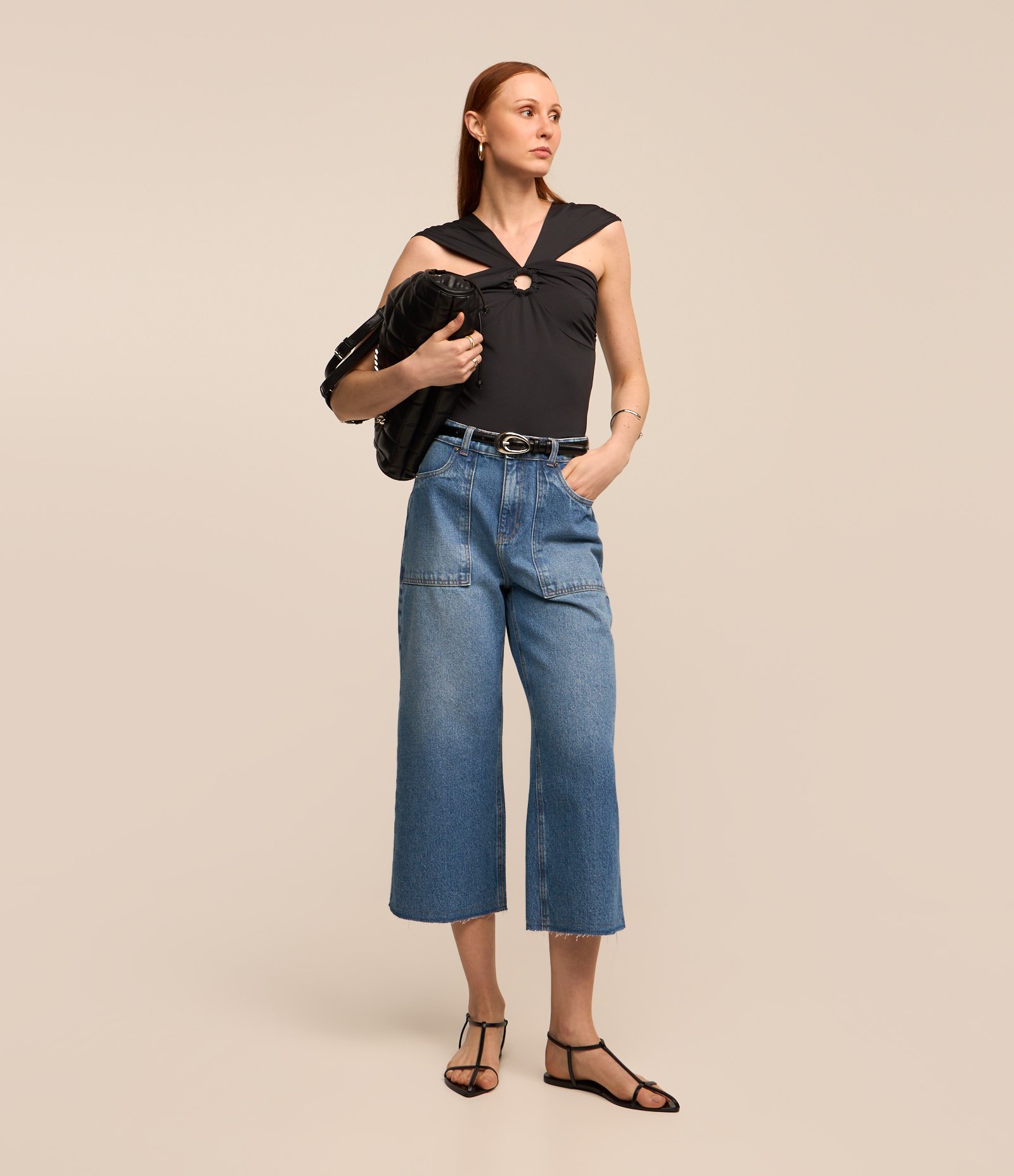 Blusa em Malha com Detalhe no Busto e Alças Largas Preto 2