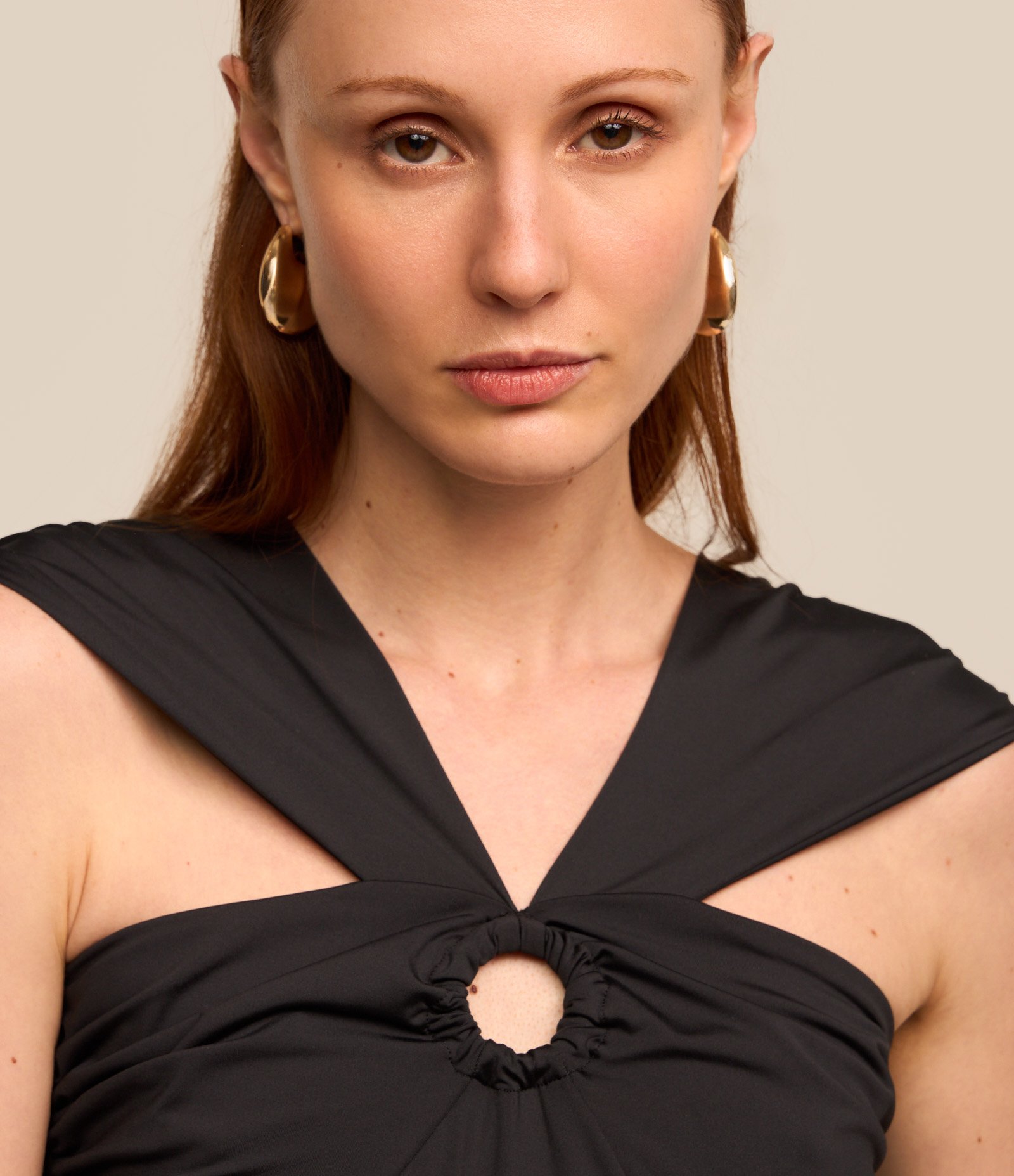 Blusa em Malha com Detalhe no Busto e Alças Largas Preto 3