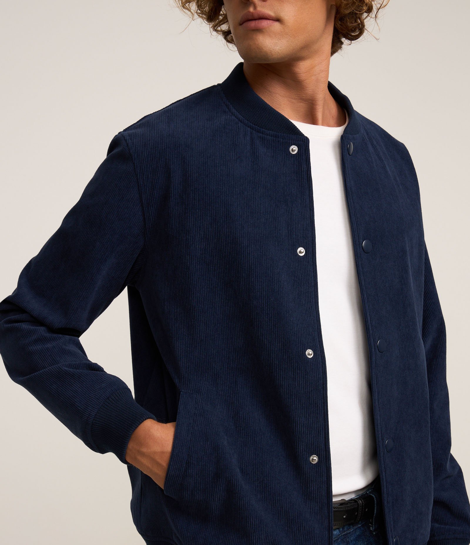 Jaqueta Bomber em Veludo Cotelê com Botões Forrados 4