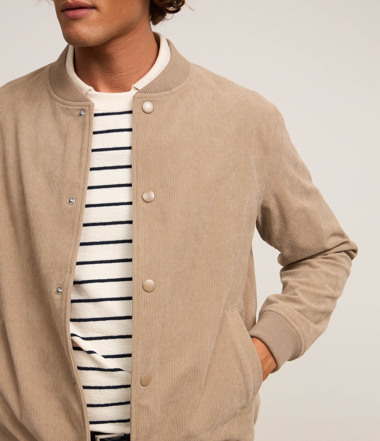 Jaqueta Bomber em Veludo Cotelê com Botões Forrados 3