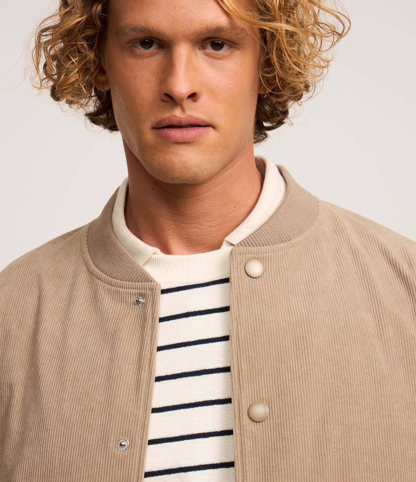 Jaqueta Bomber em Veludo Cotelê com Botões Forrados 4