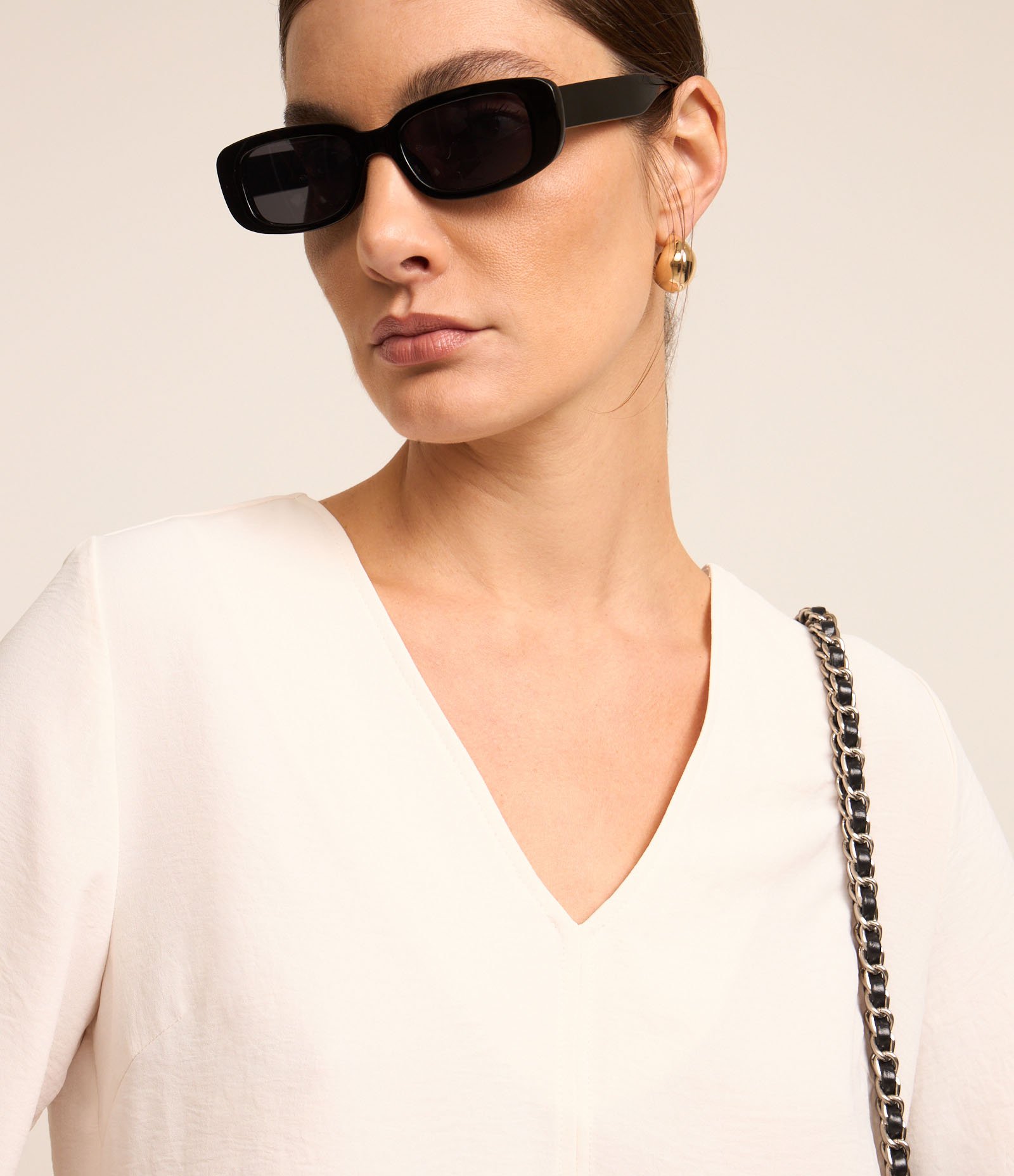 Blusa em Crepe com Decote V e Recorte Pespontado Branco 3