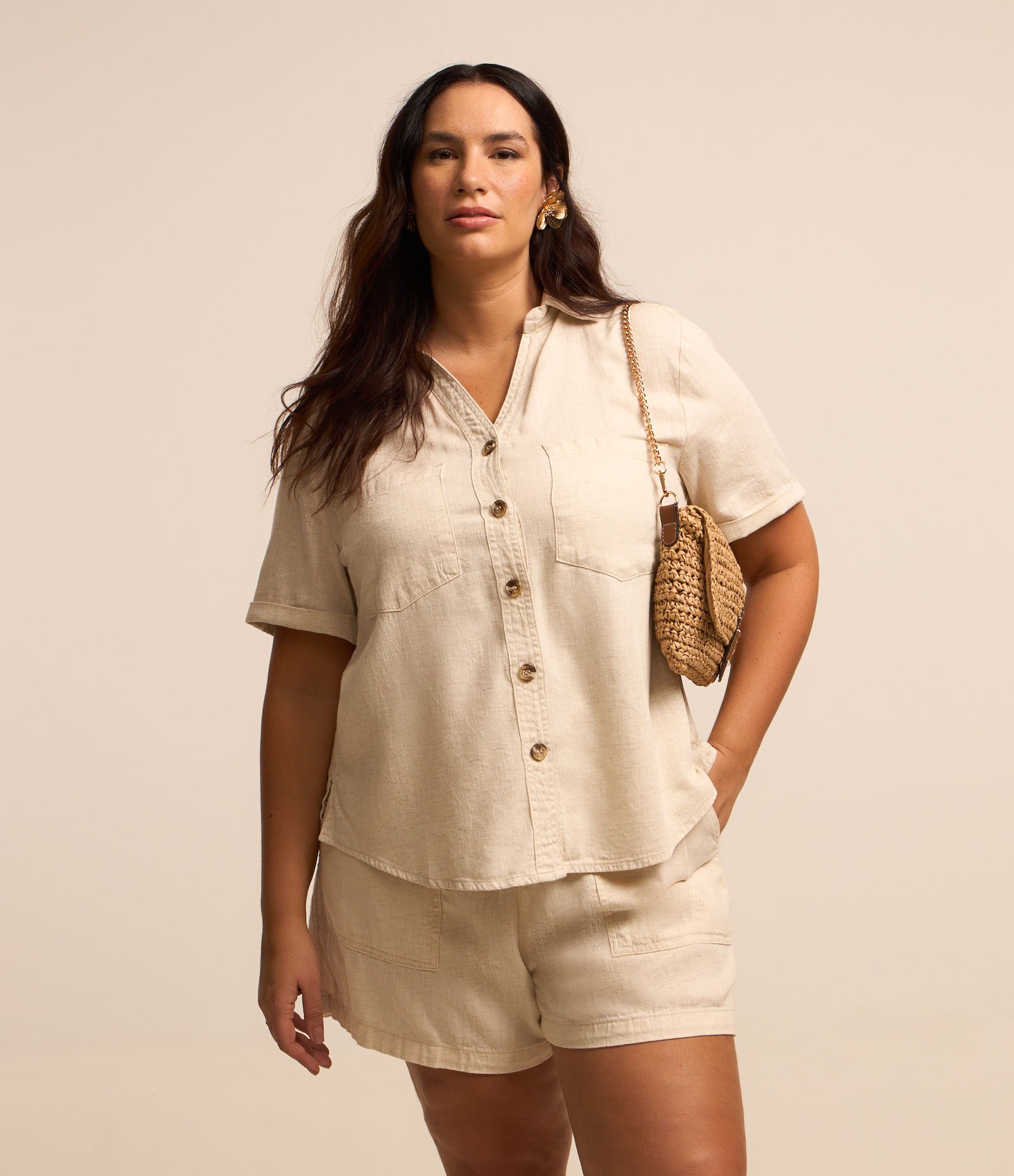 Camisa Leve em Sarja Curve & Plus Size Bege 2