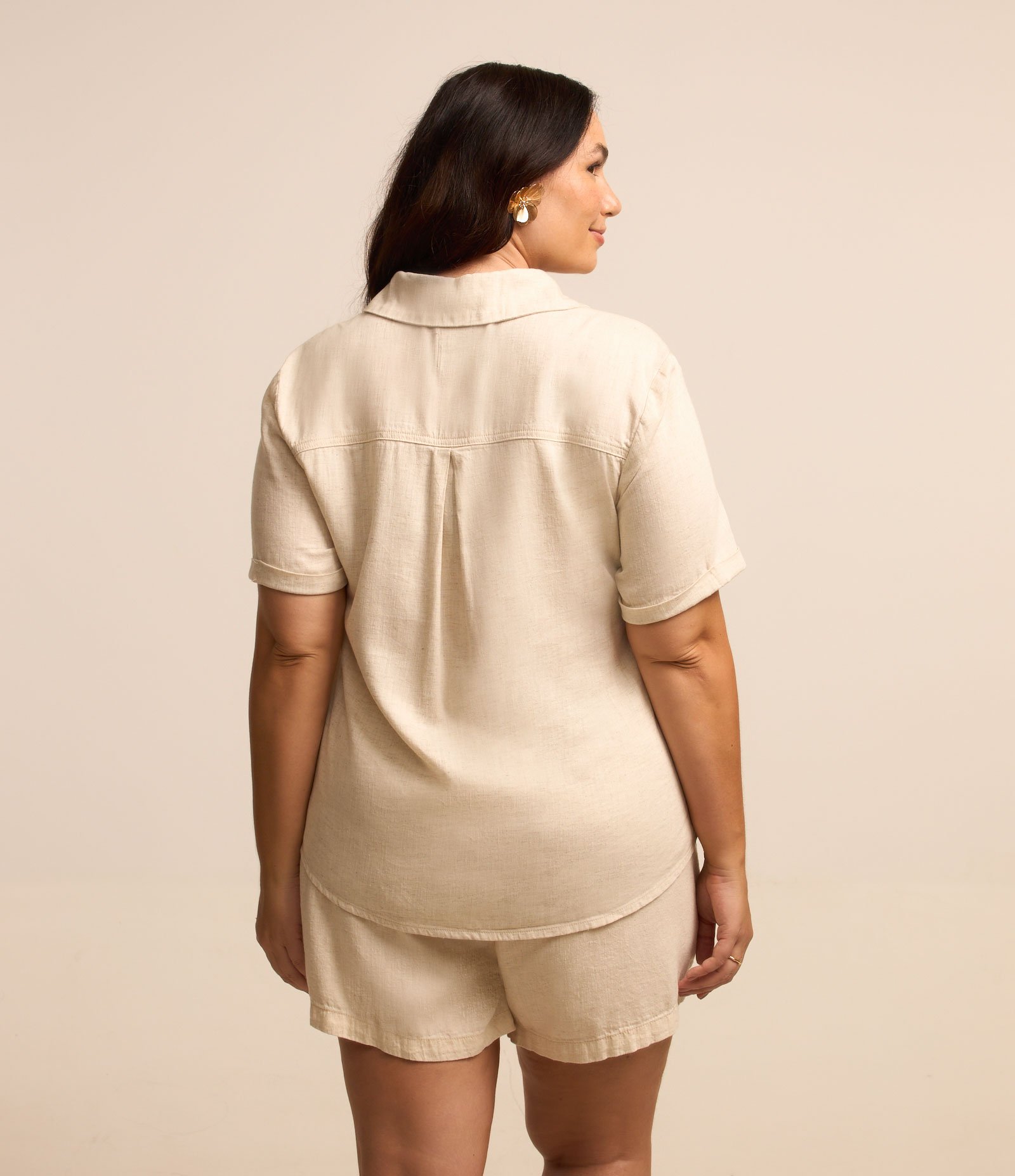 Camisa Leve em Sarja Curve & Plus Size Bege 4