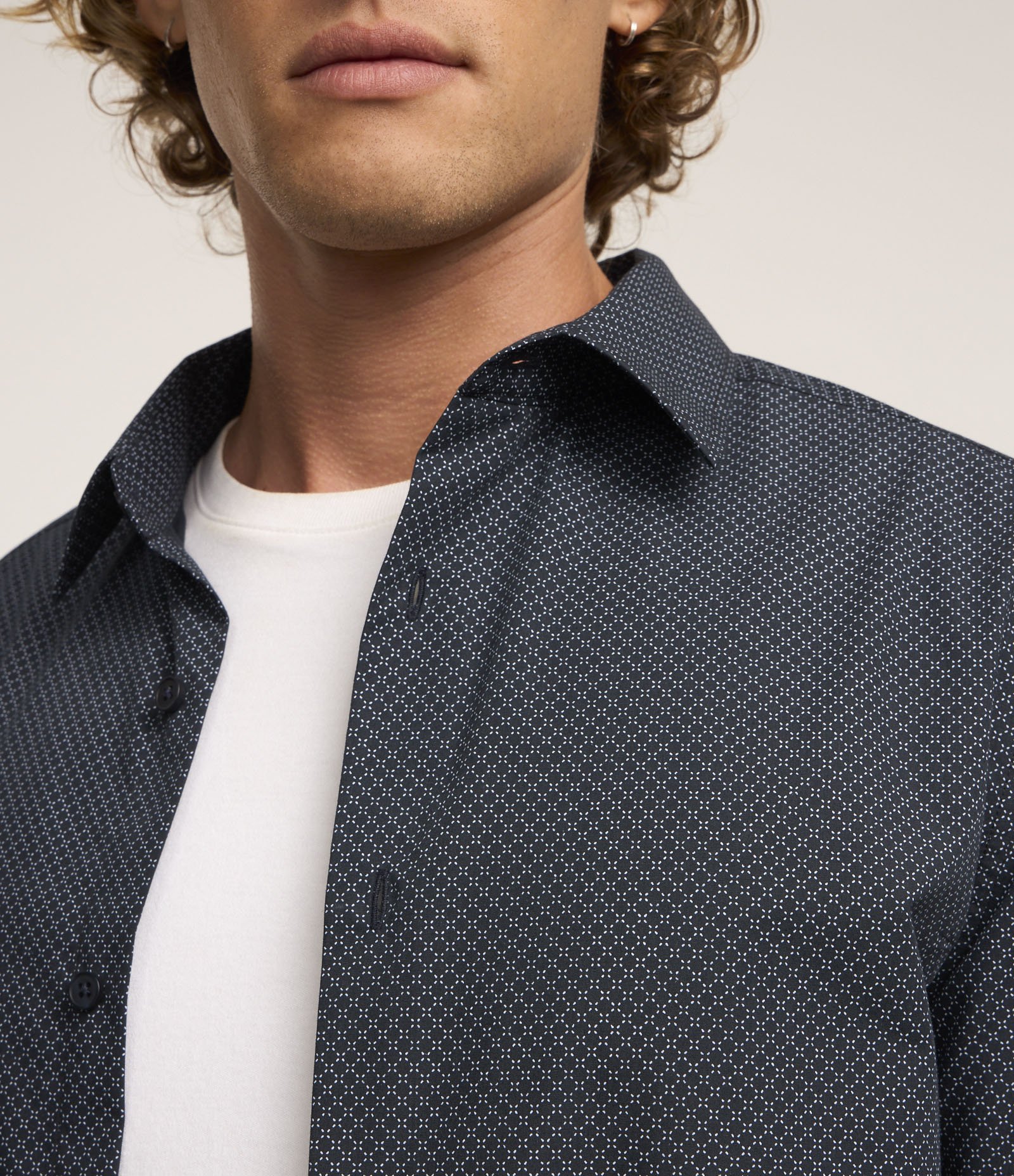 Camisa Regular em Tricoline com Estampa de Mini Print Azul Marinho 4