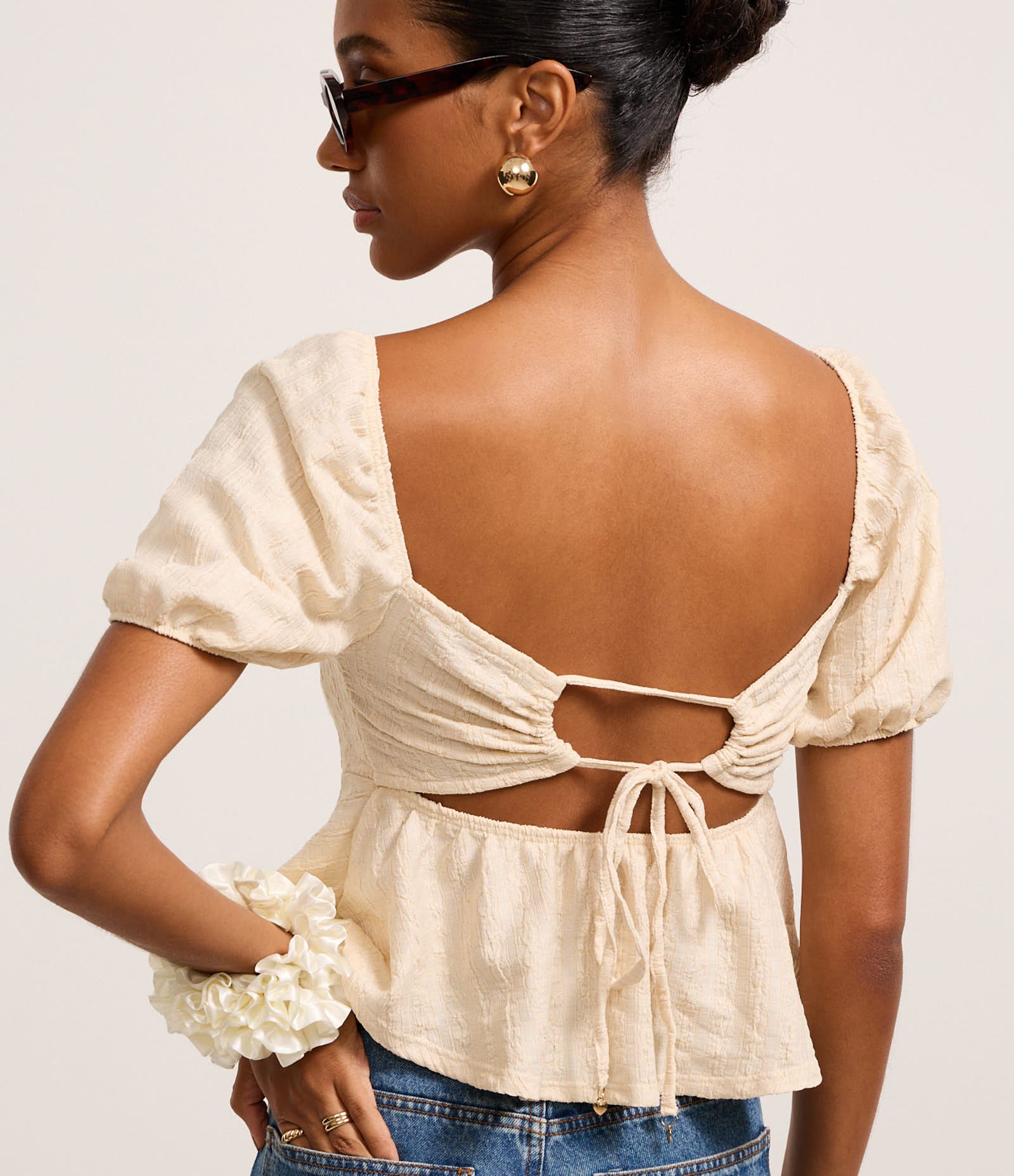 Blusa Texturizada com Manga Bufante e Amarração nas Costas Cru 4