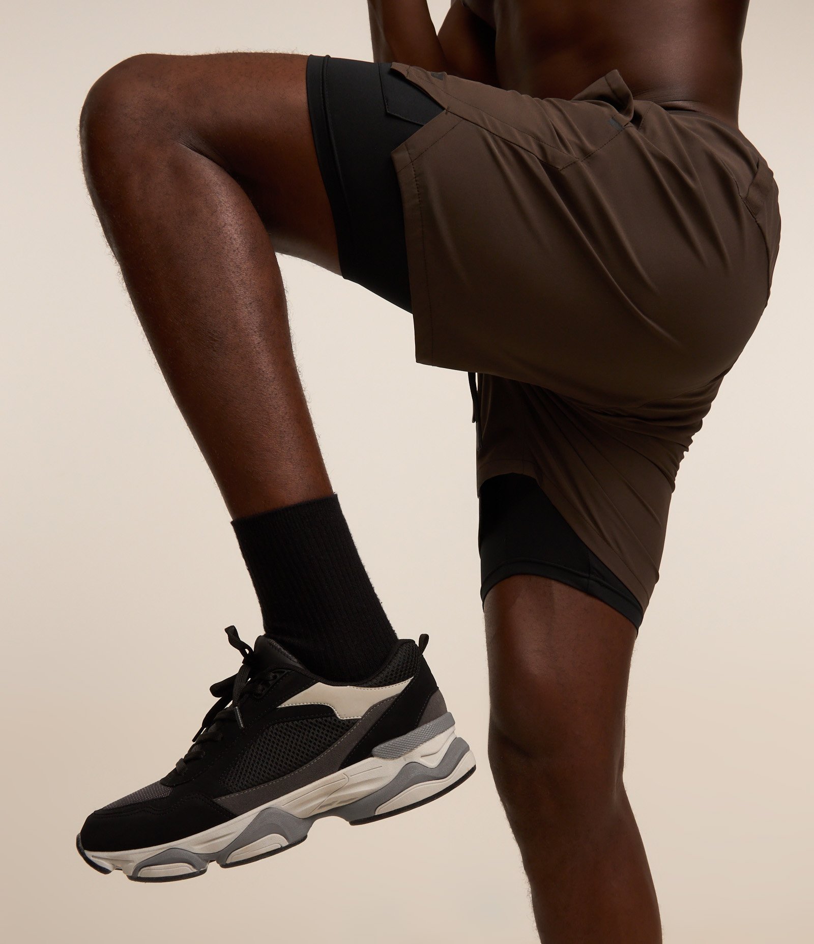 Bermuda Esportiva Corrida com Short de Compressão Marrom Escuro 4