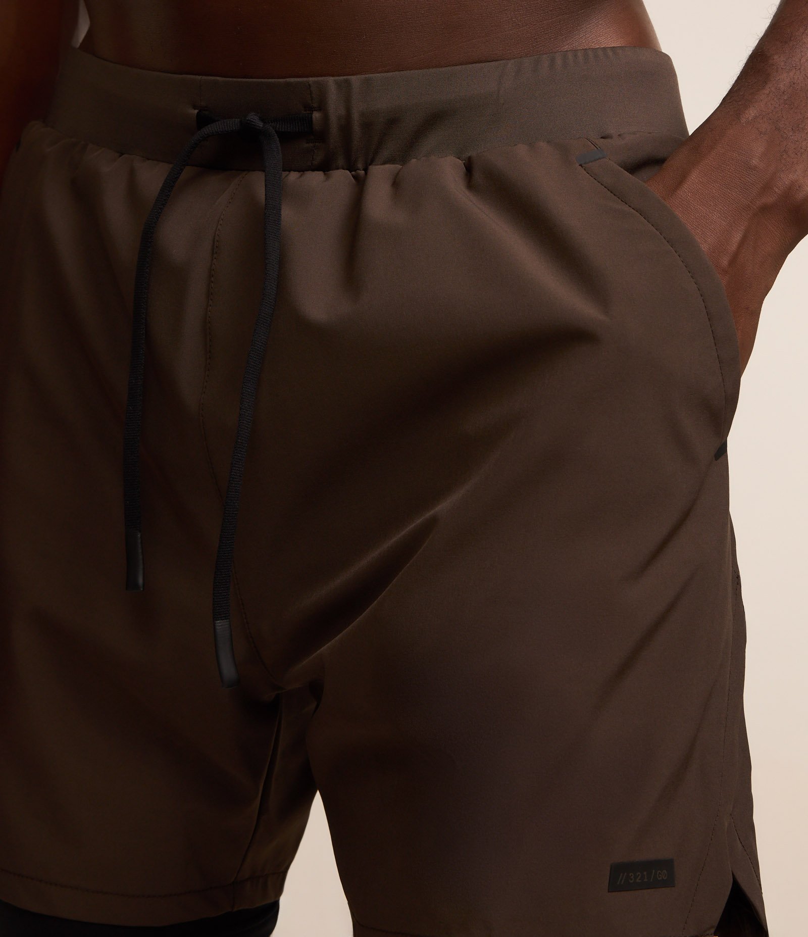 Bermuda Esportiva Corrida com Short de Compressão Marrom Escuro 5