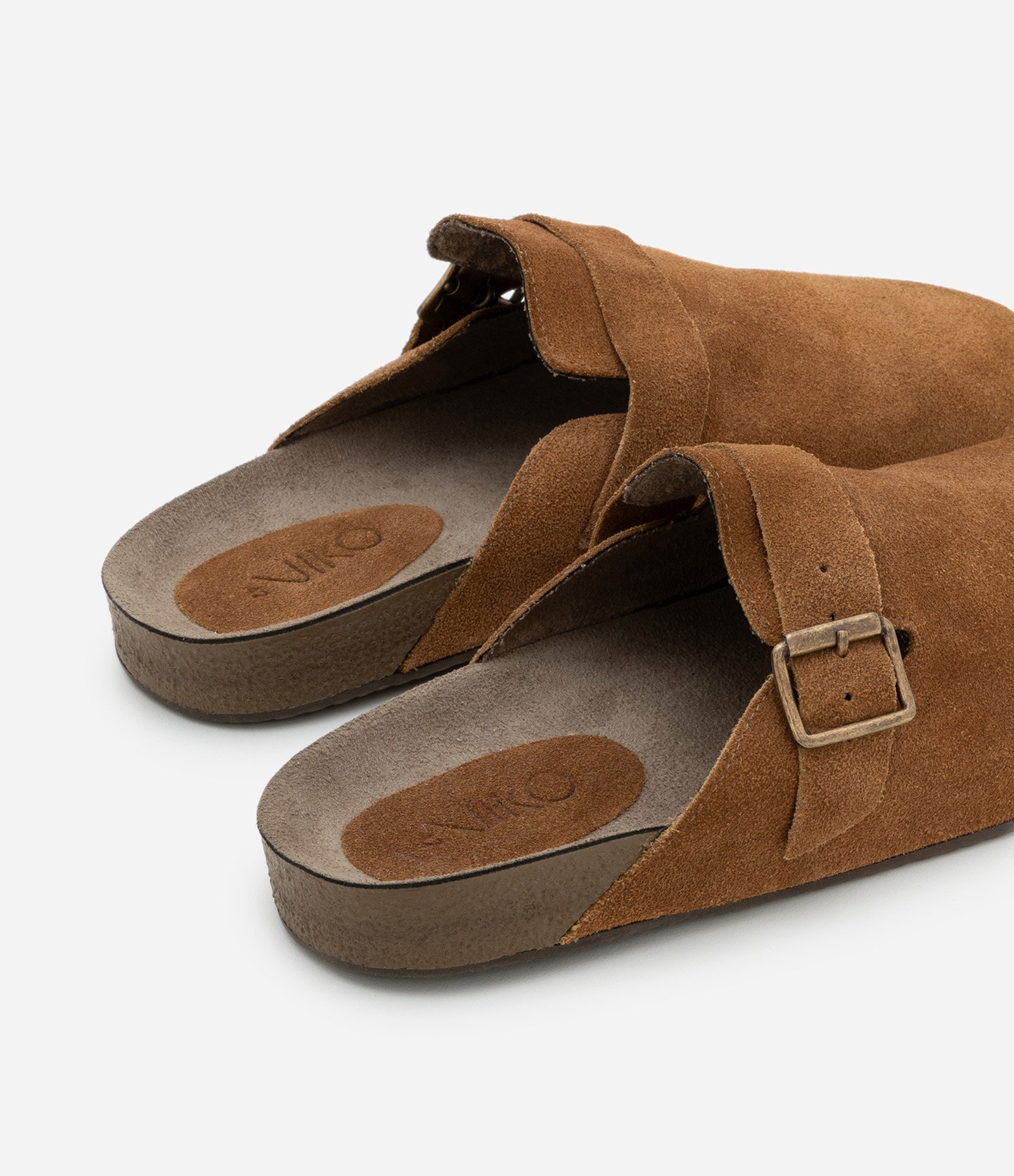 Chinelo Mule em Camurça com Tira Larga e Fivela 3