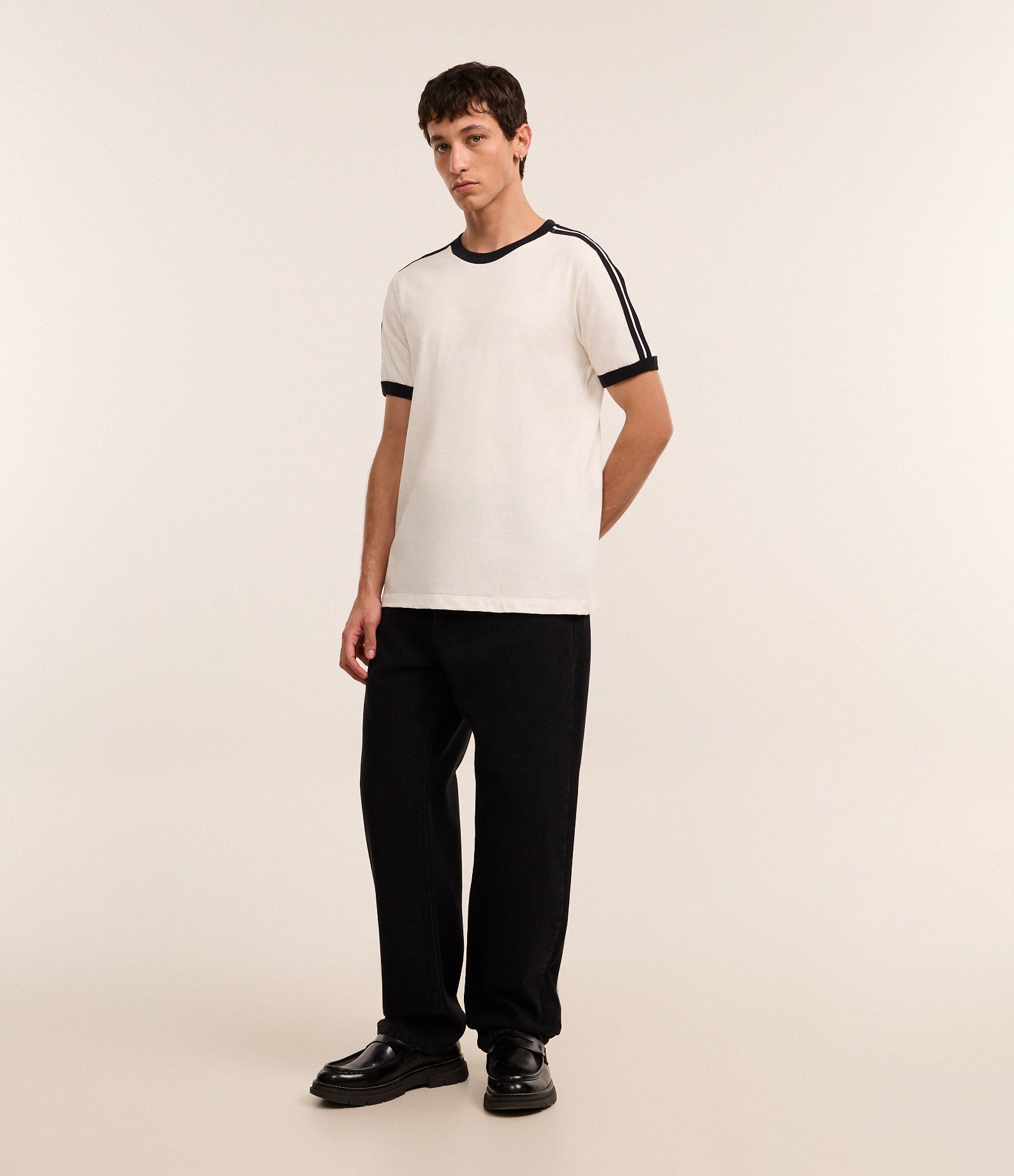 Camiseta Regular em Algodão com Listras nos Ombros Branco/Preto 2