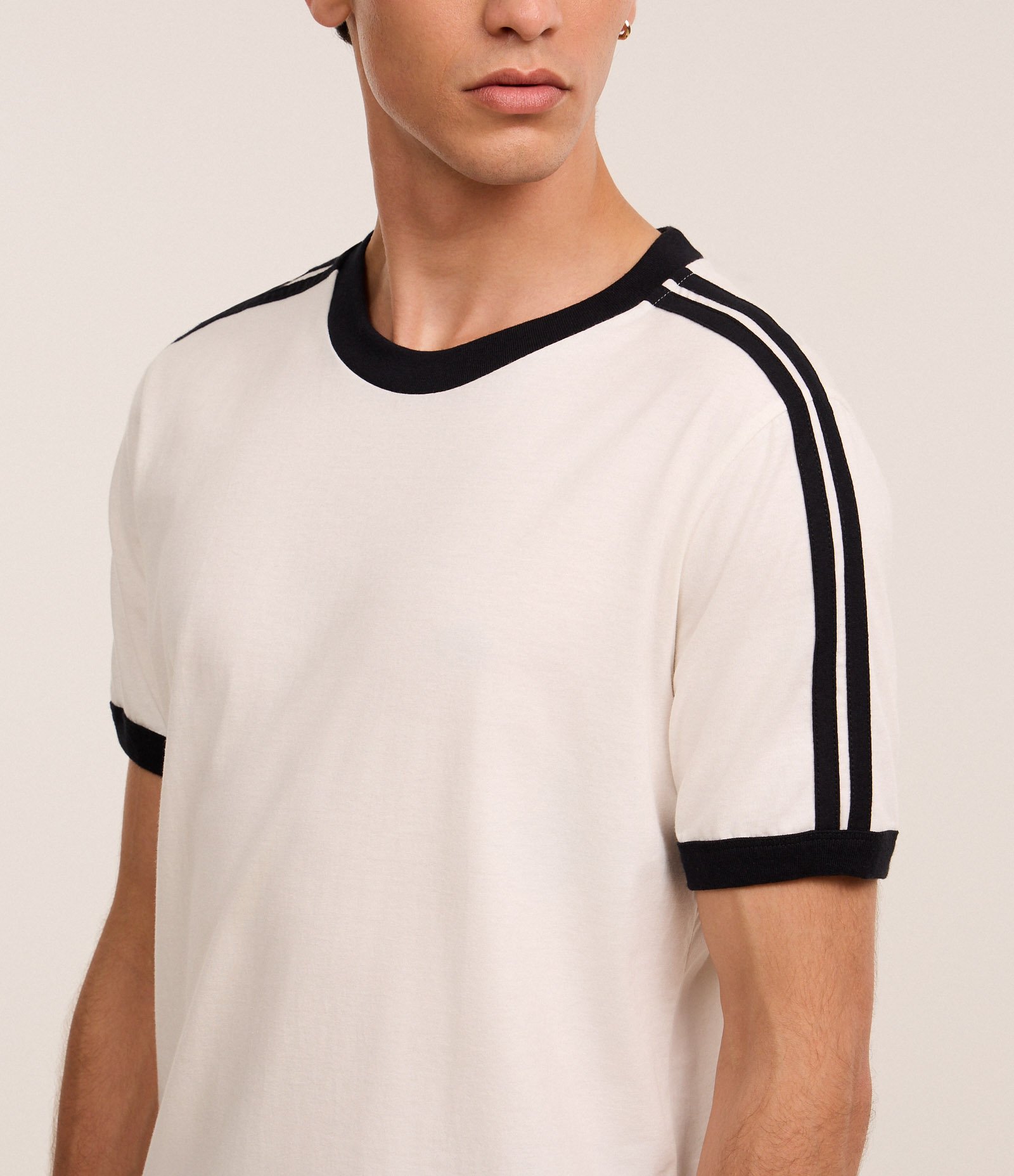 Camiseta Regular em Algodão com Listras nos Ombros Branco/Preto 3