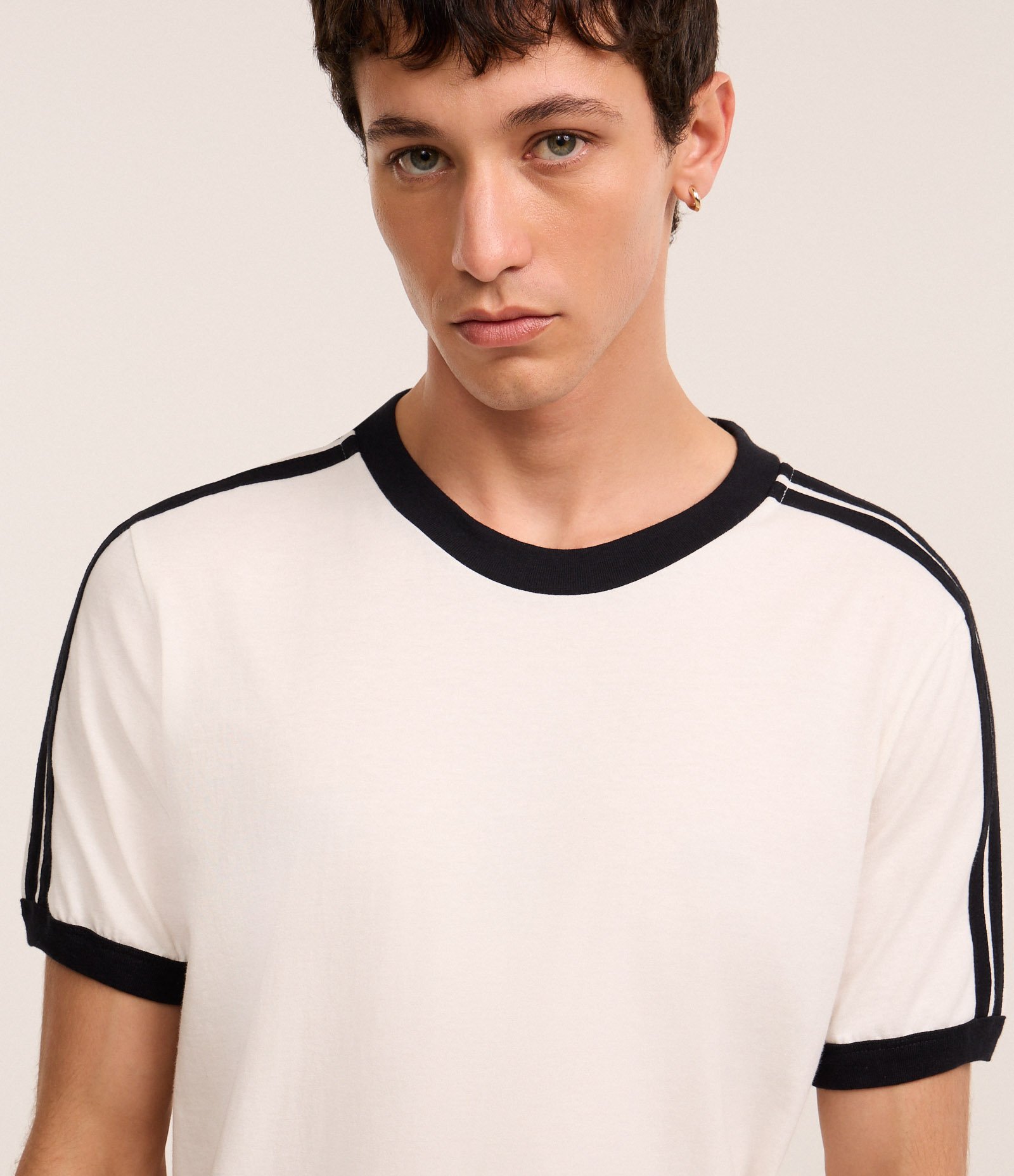 Camiseta Regular em Algodão com Listras nos Ombros Branco/Preto 4
